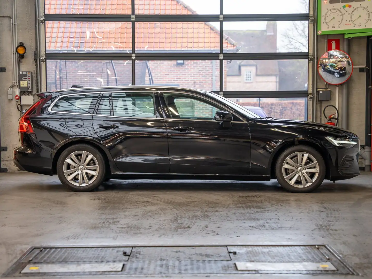 Volvo V60 2.0 T4 Momentum Pro Geartronic Negro - 2