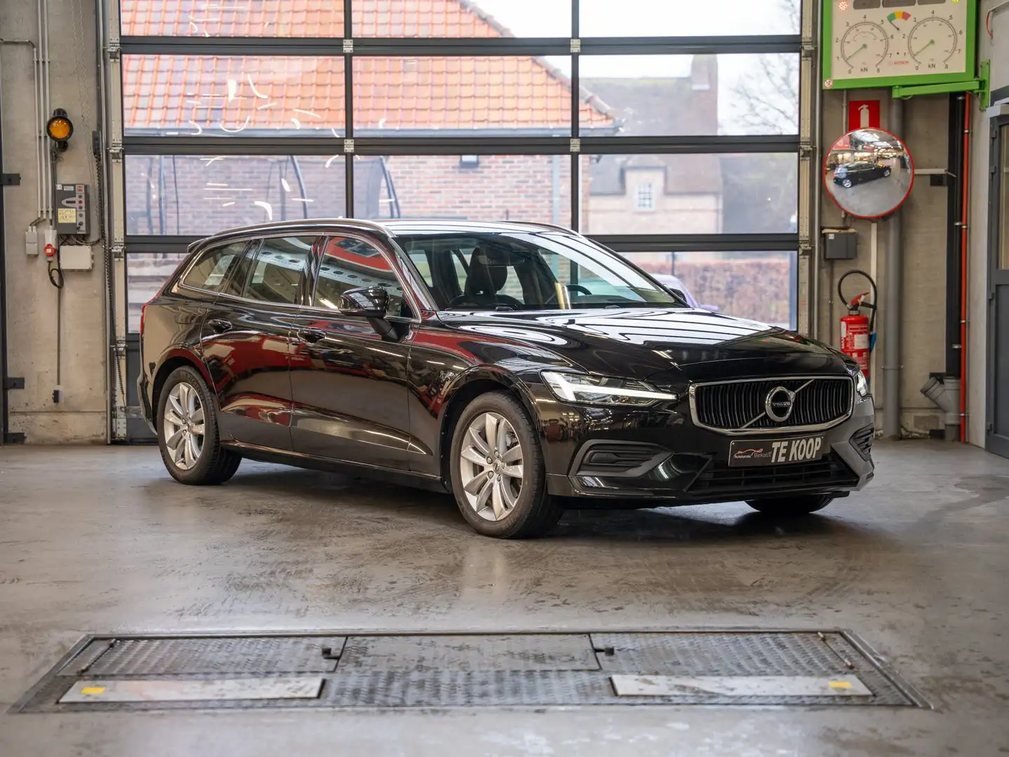 Volvo V60 2.0 T4 Momentum Pro Geartronic Negro - 1