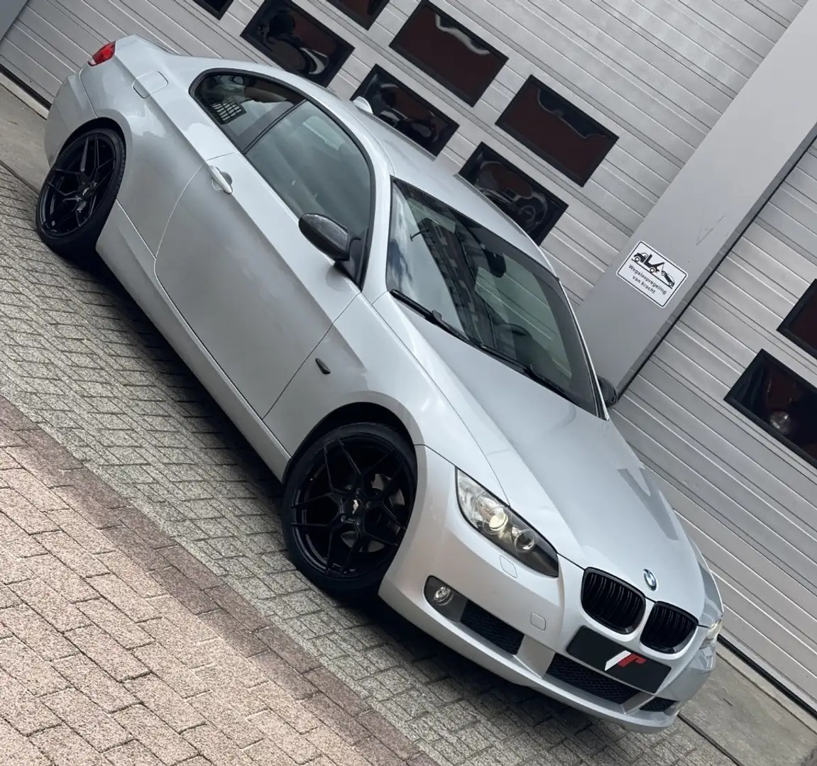 BMW 330 320i Introduction e92 Coupé | Youngtimer Grijs - 2