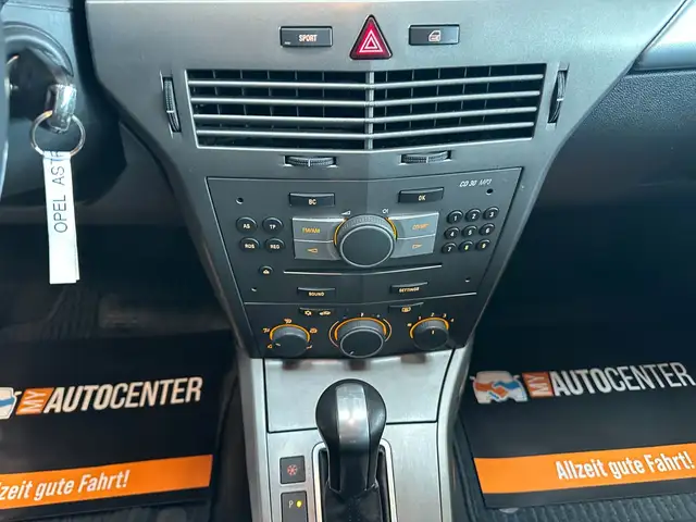 Opel Astra view 11