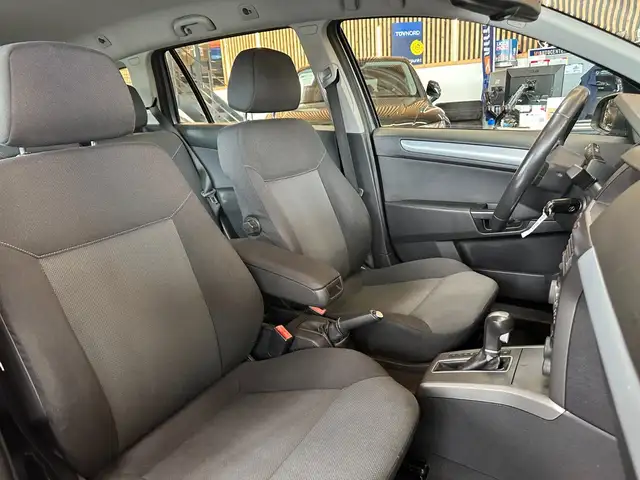 Opel Astra view 8