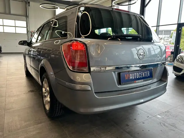 Opel Astra view 5
