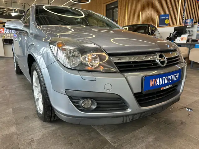 Opel Astra view 3