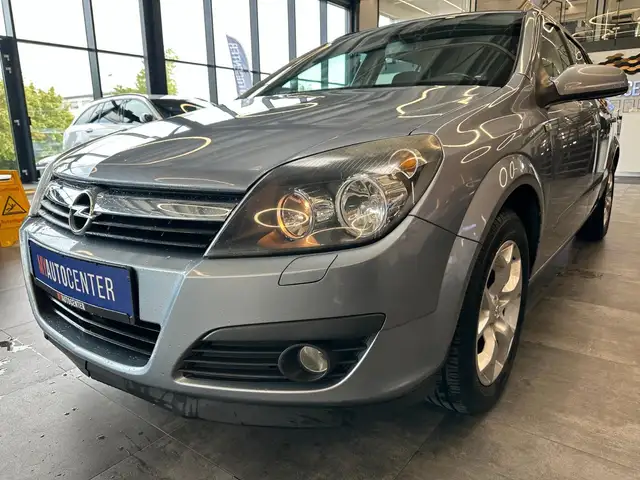 Opel Astra view 4
