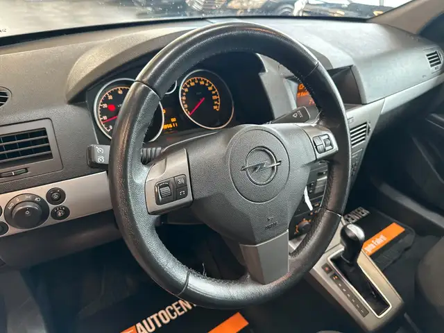 Opel Astra view 13