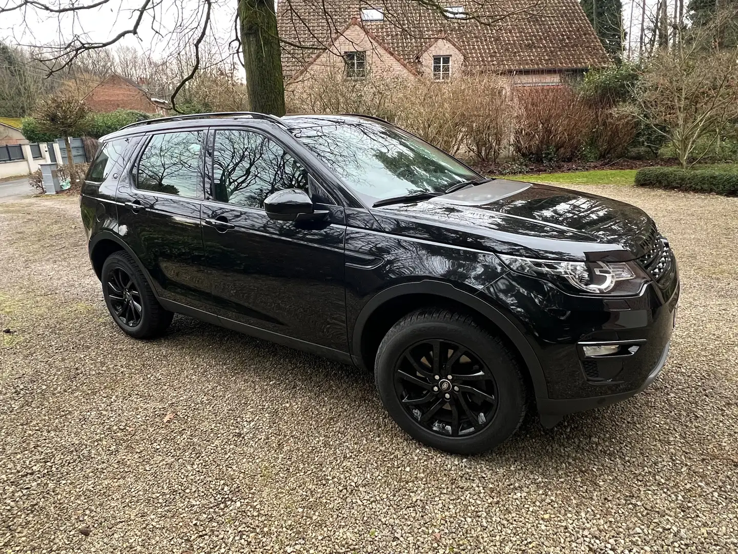 Land Rover Discovery Sport Discovery Sport 2.0 TD4 2WD Zwart - 1