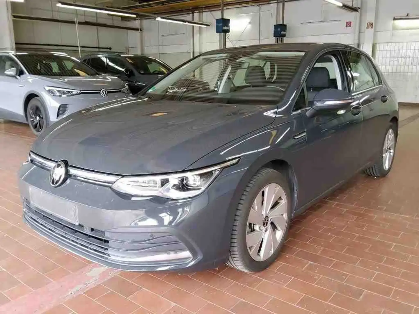Volkswagen Golf VIII 1.5 eTSI DSG STYLE +LED +ACC +APP +NAVI +TRA Grau - 2