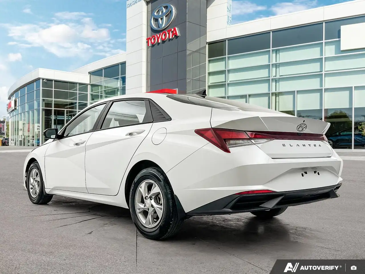 Hyundai ELANTRA снимка Hyundai ELANTRA