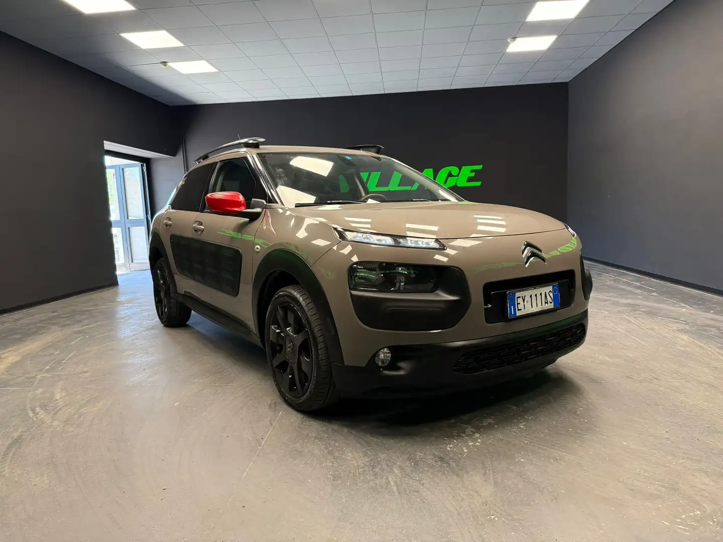 Citroen C4 C4 Cactus 1.2 puretech Shine s Beige - 1