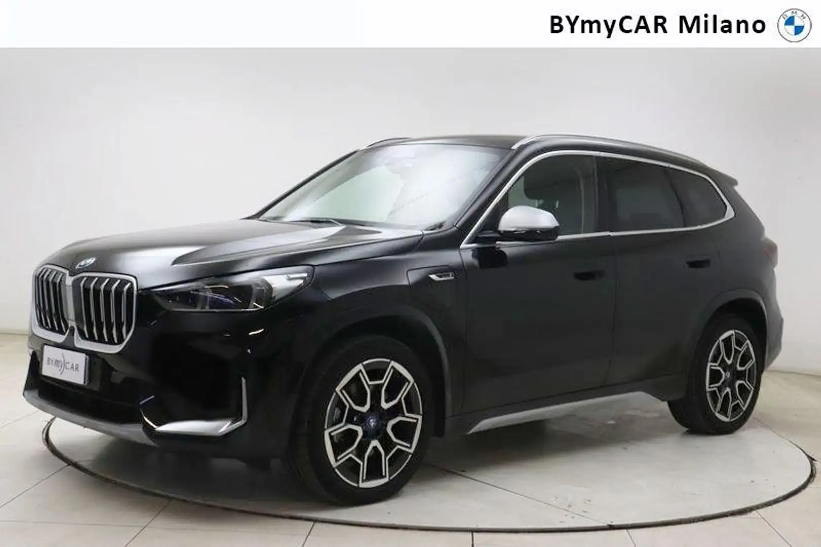 BMW X1 30e xdrive X-Line auto Zwart - 1