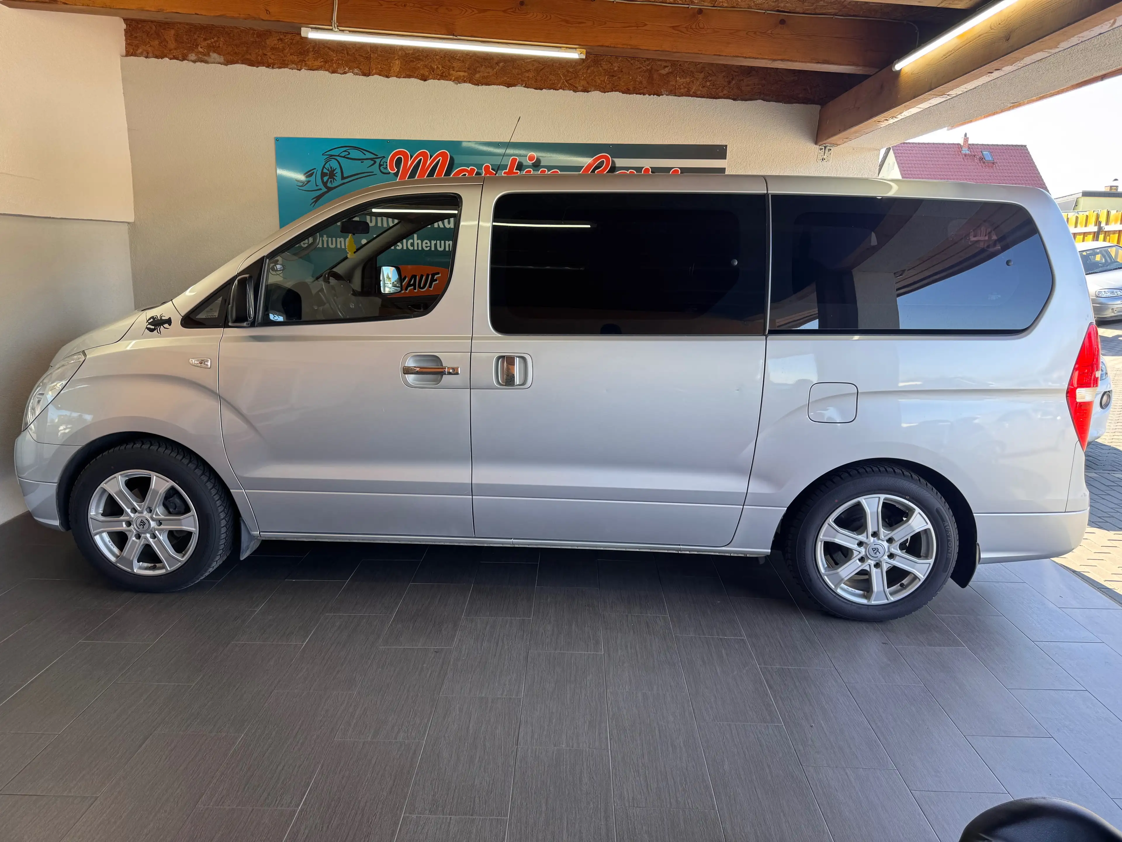 Hyundai H-1 8-Sitze Klima Anhänger TÜV04/27 NAVi 8xReife — photo 8