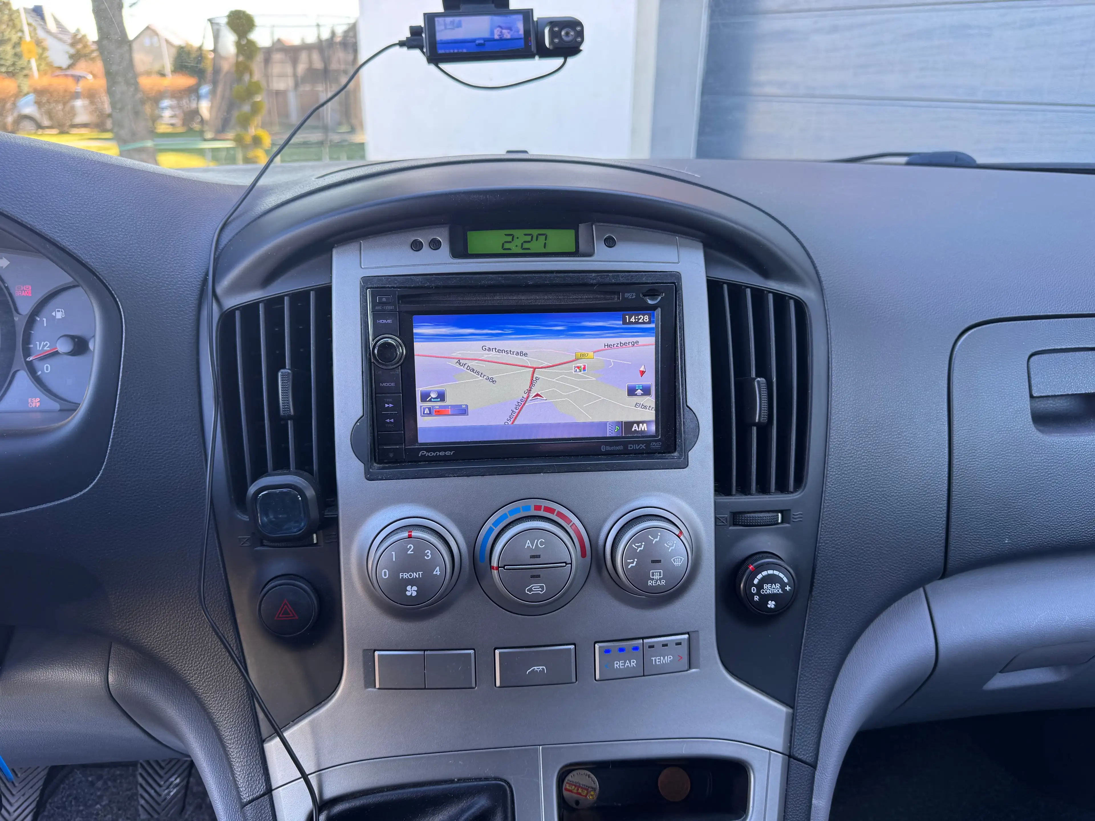 Hyundai H-1 8-Sitze Klima Anhänger TÜV04/27 NAVi 8xReife — photo 10