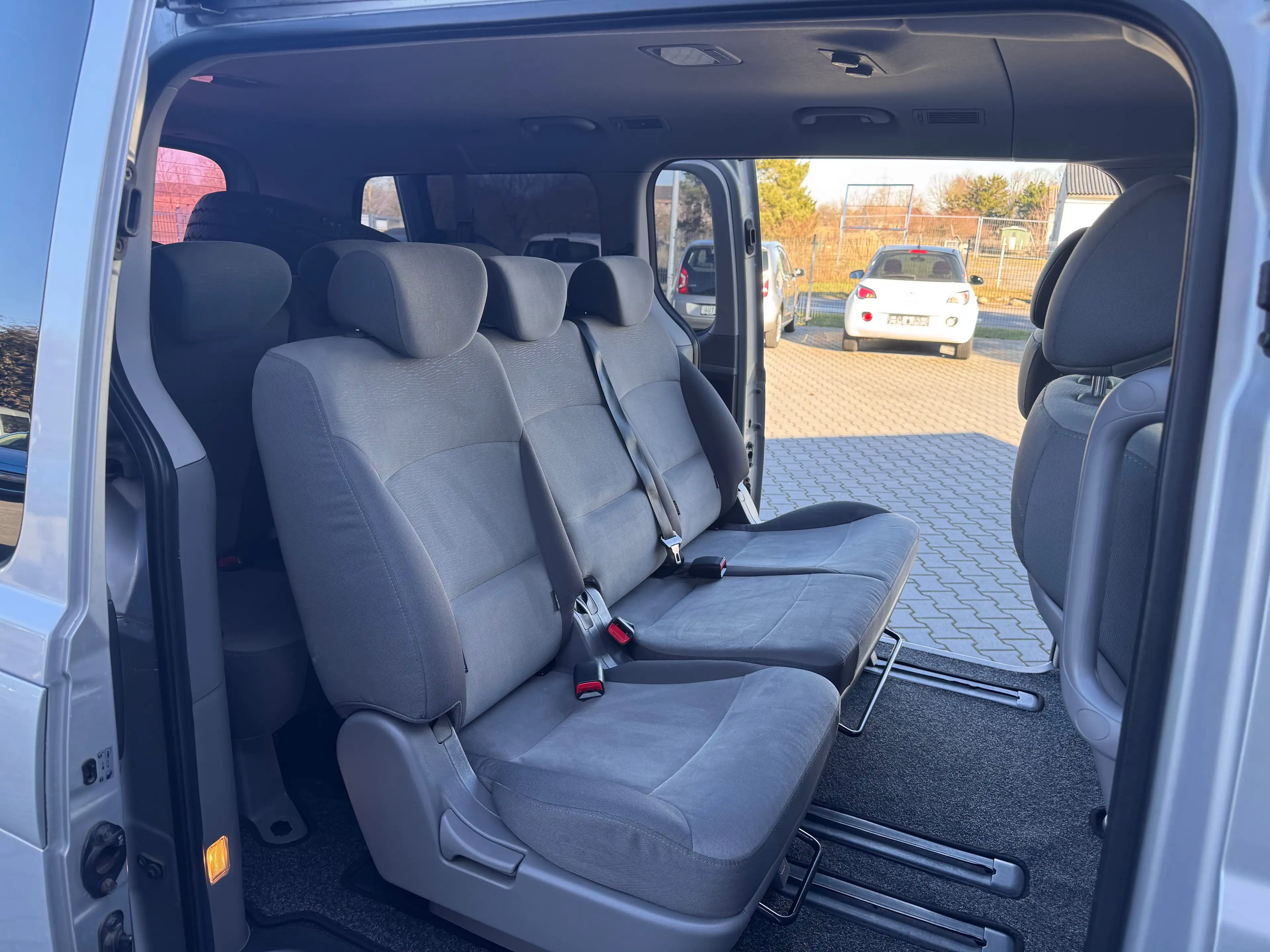 Hyundai H-1 8-Sitze Klima Anhänger TÜV04/27 NAVi 8xReife — photo 13