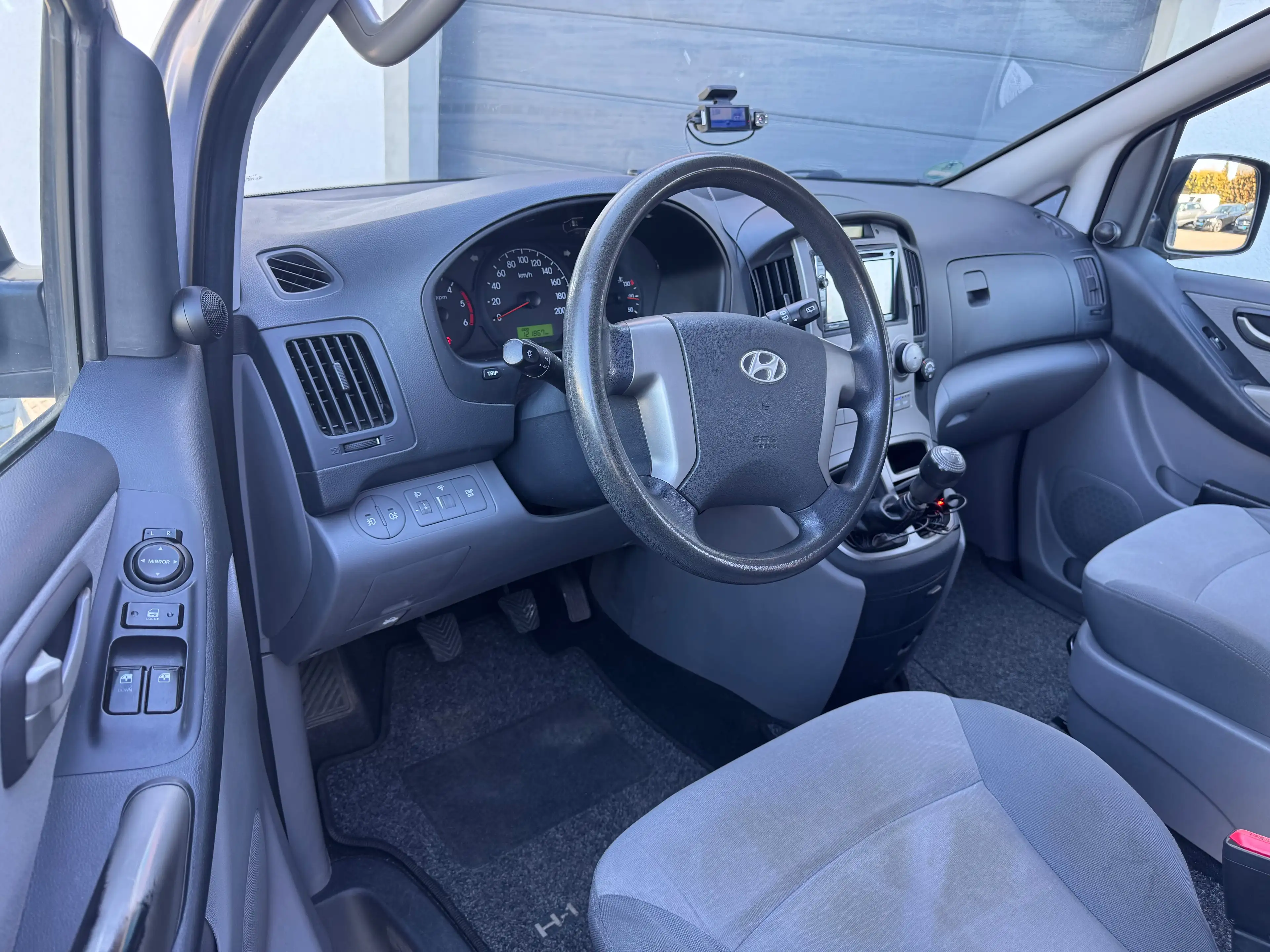 Hyundai H-1 8-Sitze Klima Anhänger TÜV04/27 NAVi 8xReife — photo 9