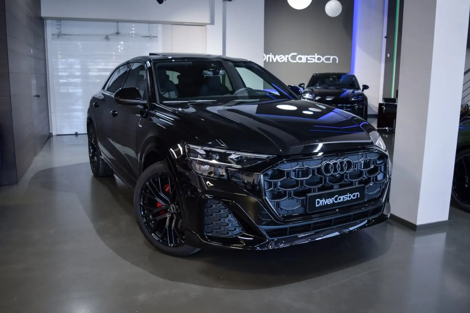 Audi Q8 50 TDI Black line quattro tiptronic Černá - 1