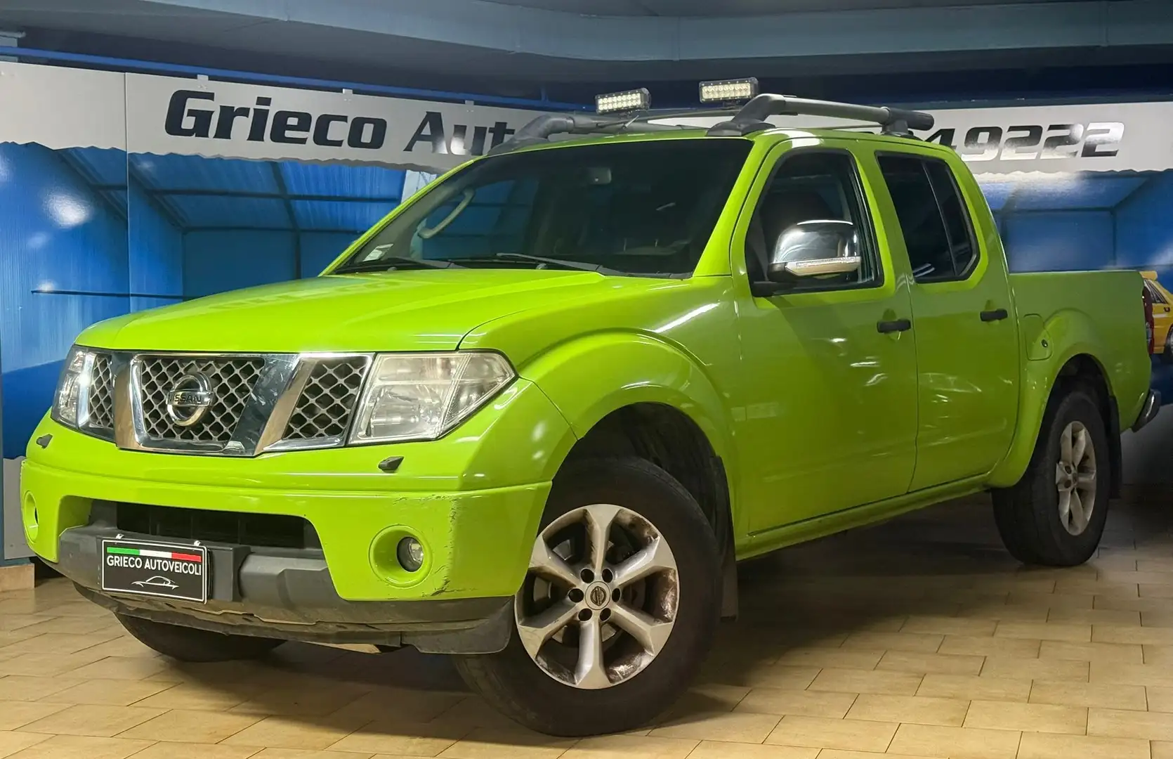 Nissan Navara DOPPIA CABINA 4X4 LED Verde - 1