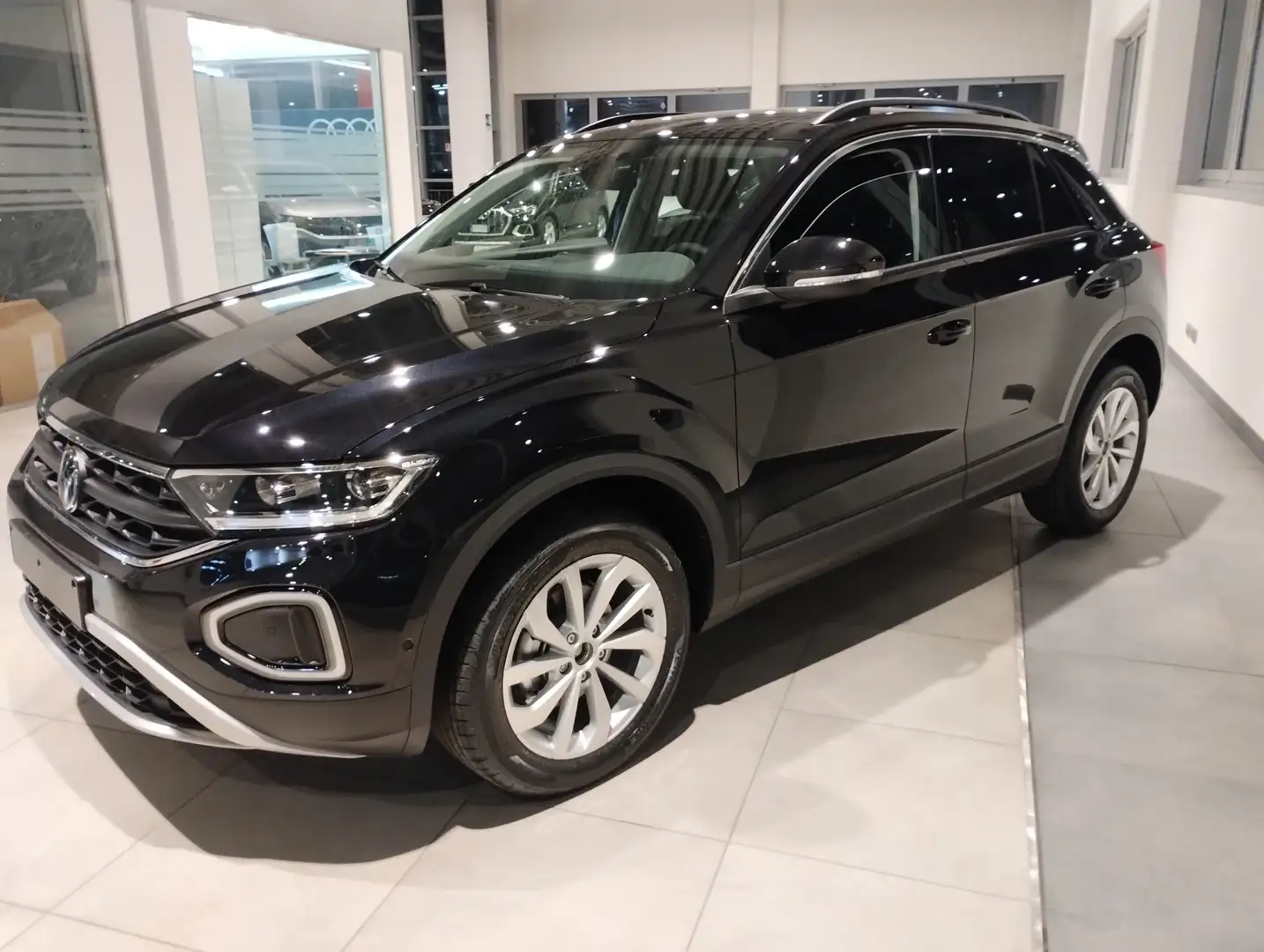 Volkswagen T-Roc 1.0 tsi Edition Plus NEOPATENTATI Nero - 2