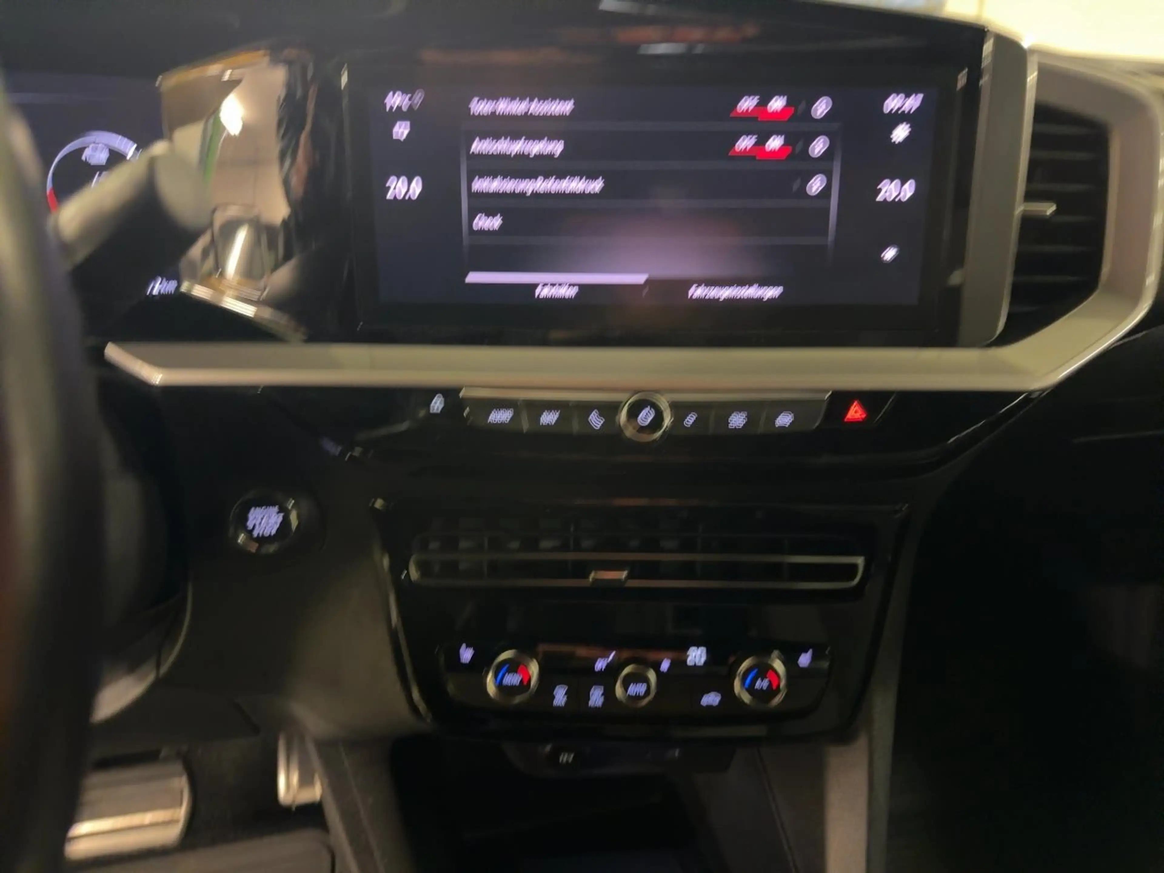 Opel Mokka-E Ultimate Alcantara+LED+Navi+SHZ+Kam.+LM — photo 13