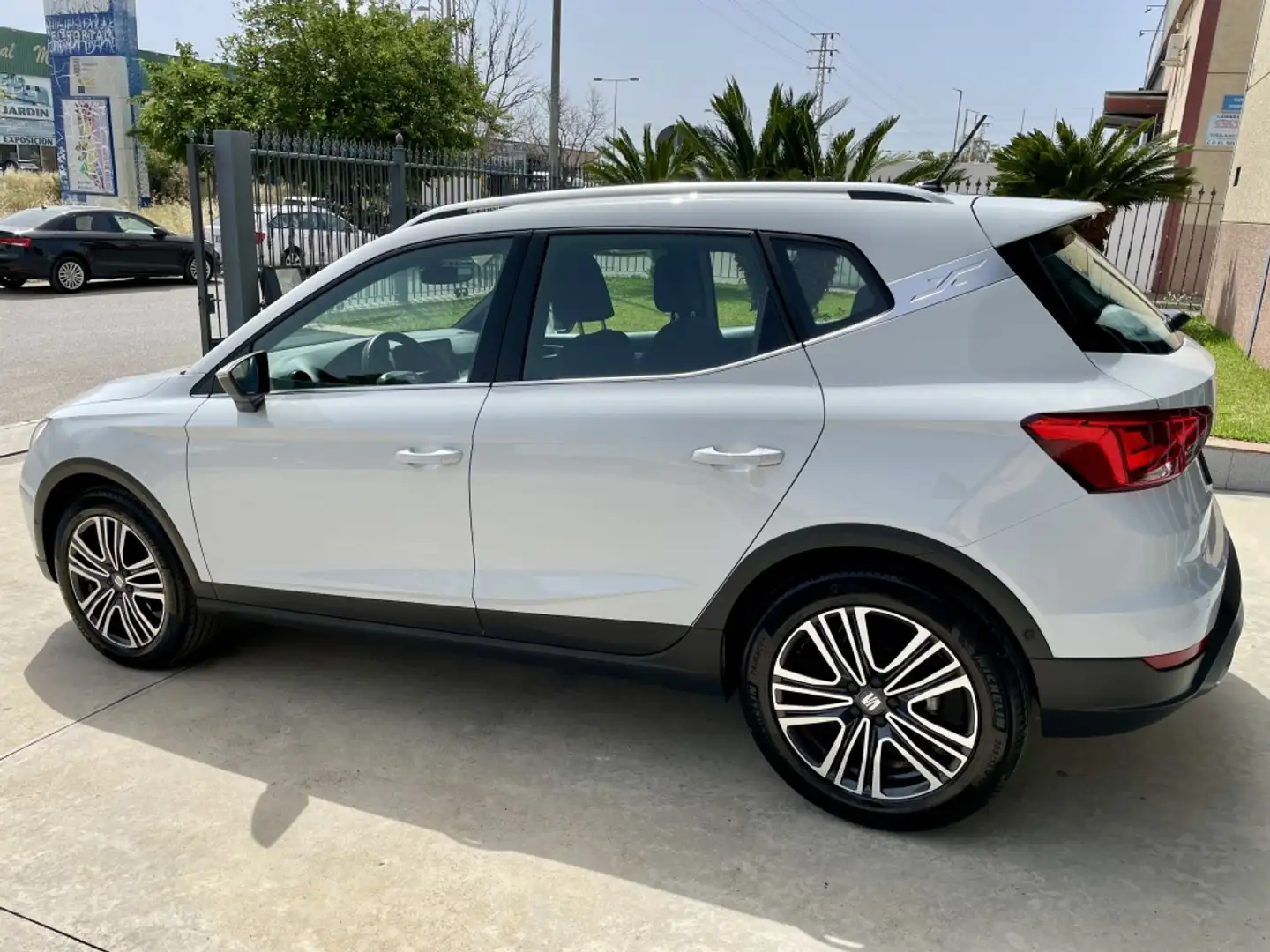 SEAT Arona 1.0 TSI S&S FR XM 110 Blanco - 2