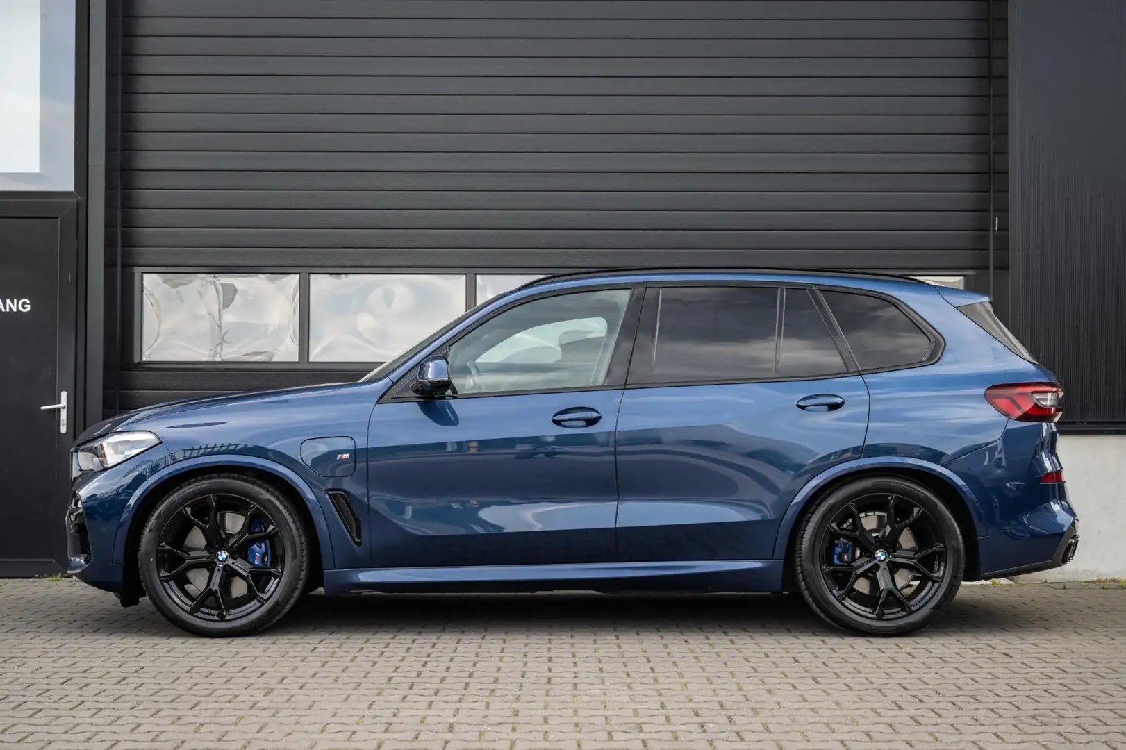 BMW X5 XDrive45e High Executive M-Sport|PANO|ACC|21"|BTW| Blauw - 2