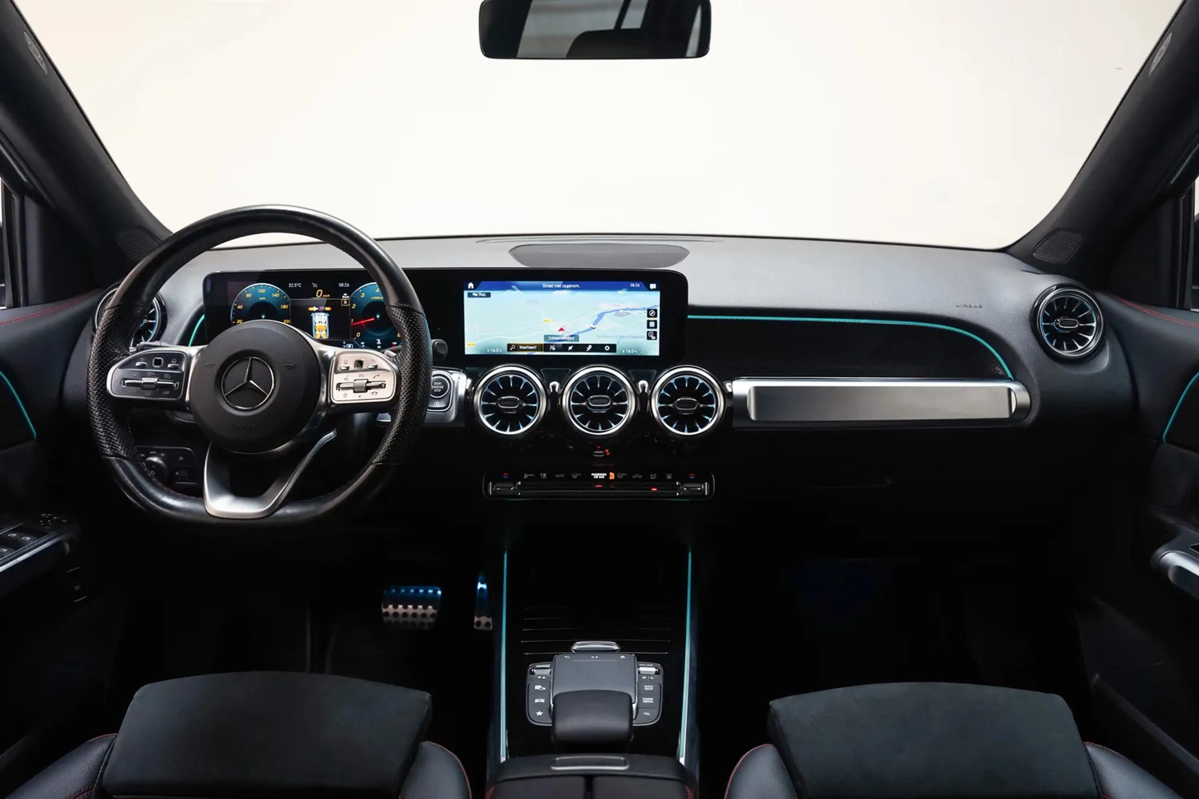 Mercedes-Benz GLB 200 AMG Line Aut. 7 pers. [ Panorama Leder/Alcantara S — photo 4
