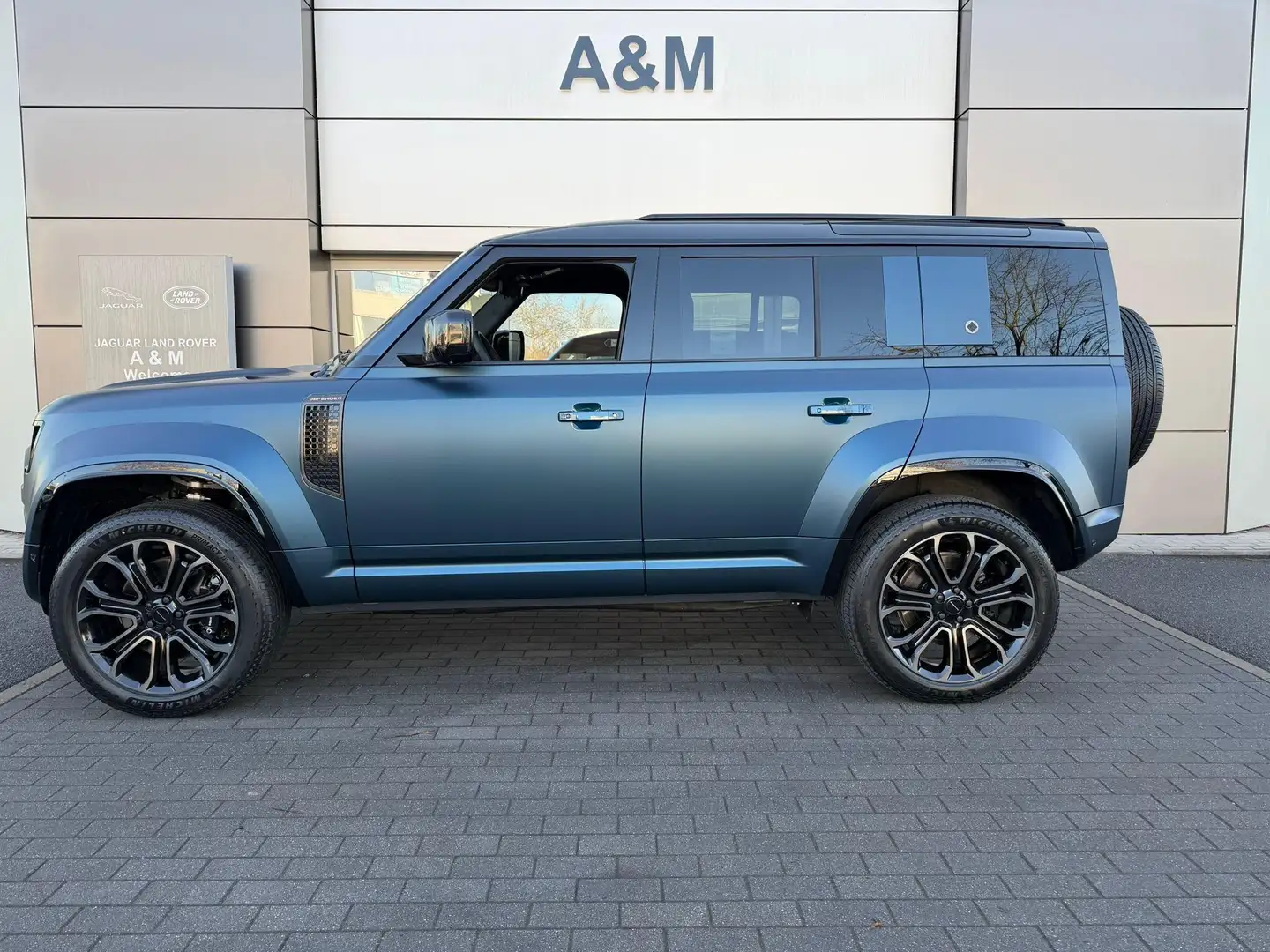 Land Rover Defender 110 P635 OCTA/Beschikbaar 21/04/26 Bleu - 2