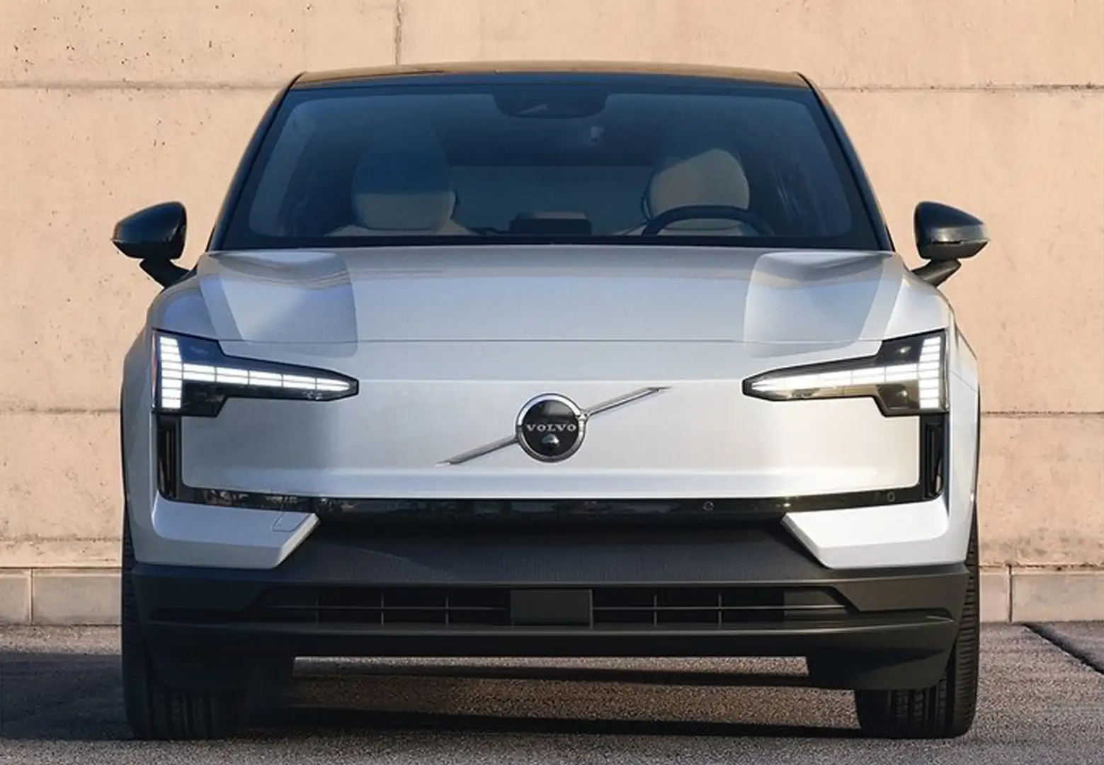 Volvo EX30 Single Extended Range Plus RWD - 1