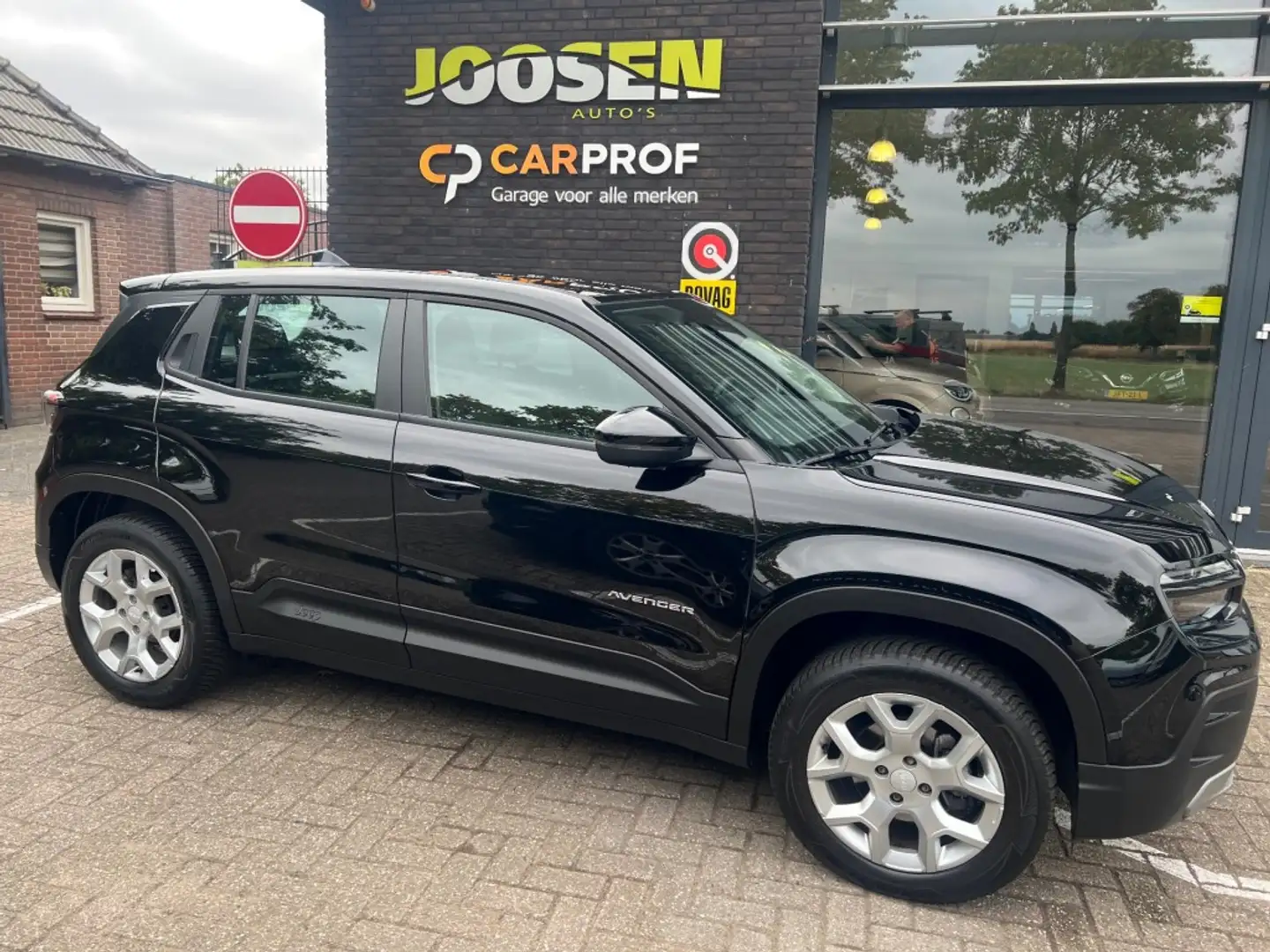 Jeep Avenger 1.2 ALTITUDE Schwarz - 2