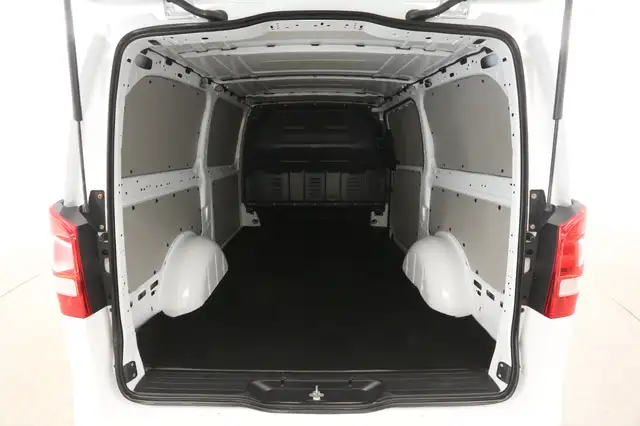 Mercedes-Benz Vito view 3