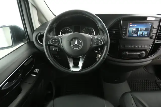Mercedes-Benz Vito view 2