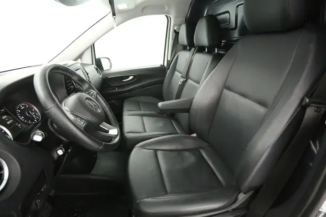 Mercedes-Benz Vito view 9