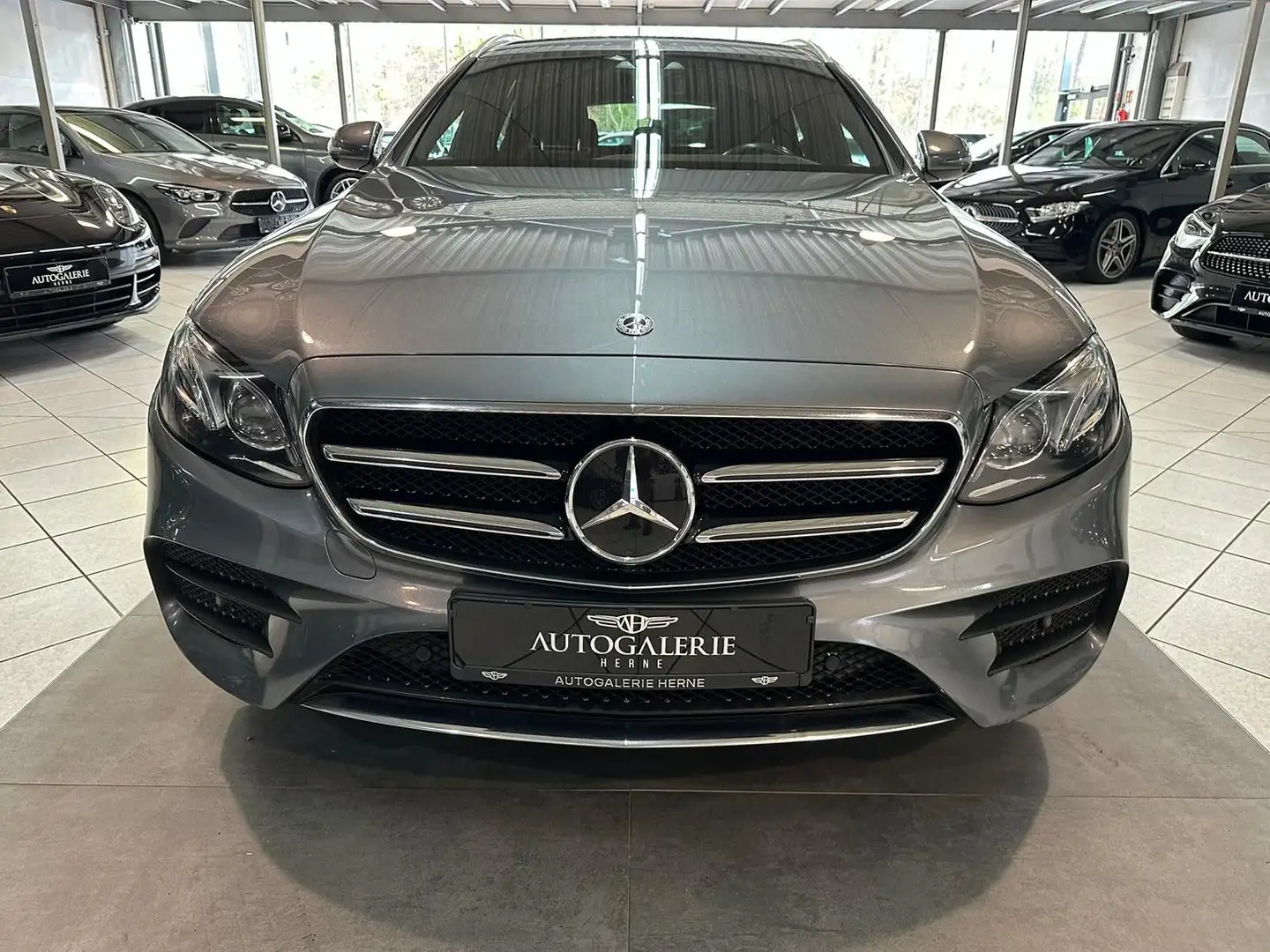 Mercedes-Benz E 220 d 4M AMG Sportstyle Edition*DIST*LED*AHK* Grey - 2