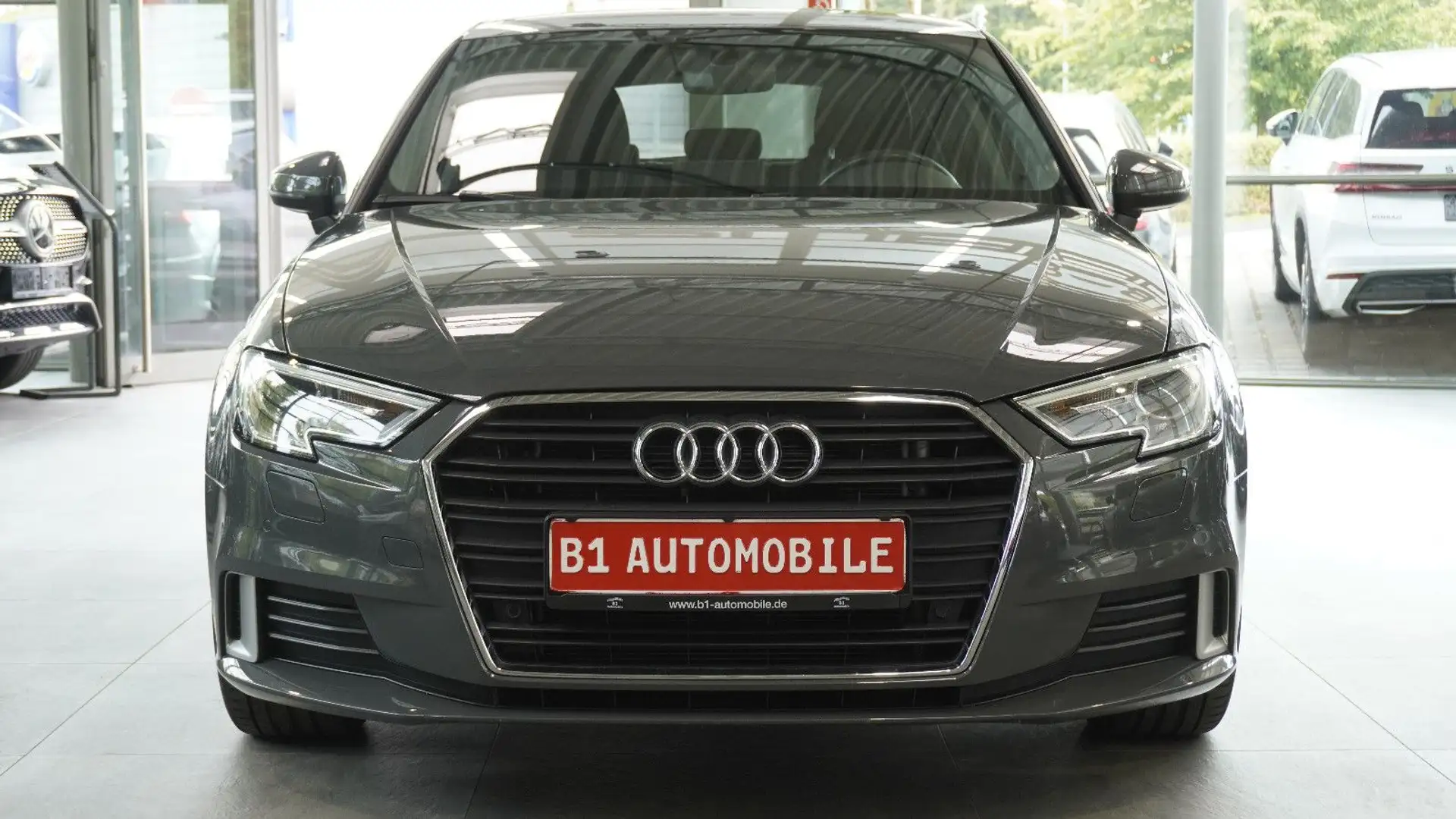 Audi A3 Sportback sport*AHK*STHZ Grau - 2