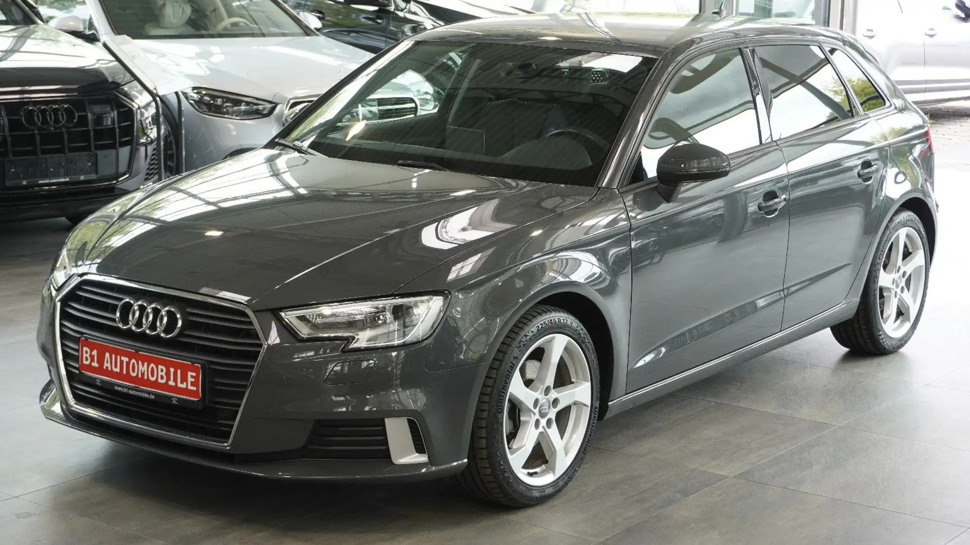 Audi A3 Sportback sport*AHK*STHZ Grau - 1