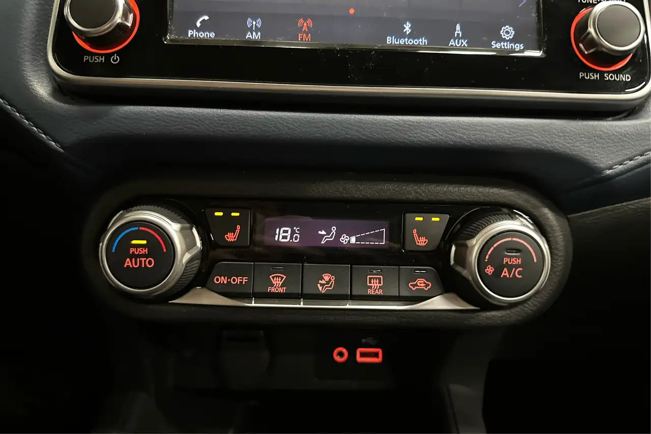 Nissan Versa снимка Nissan Versa