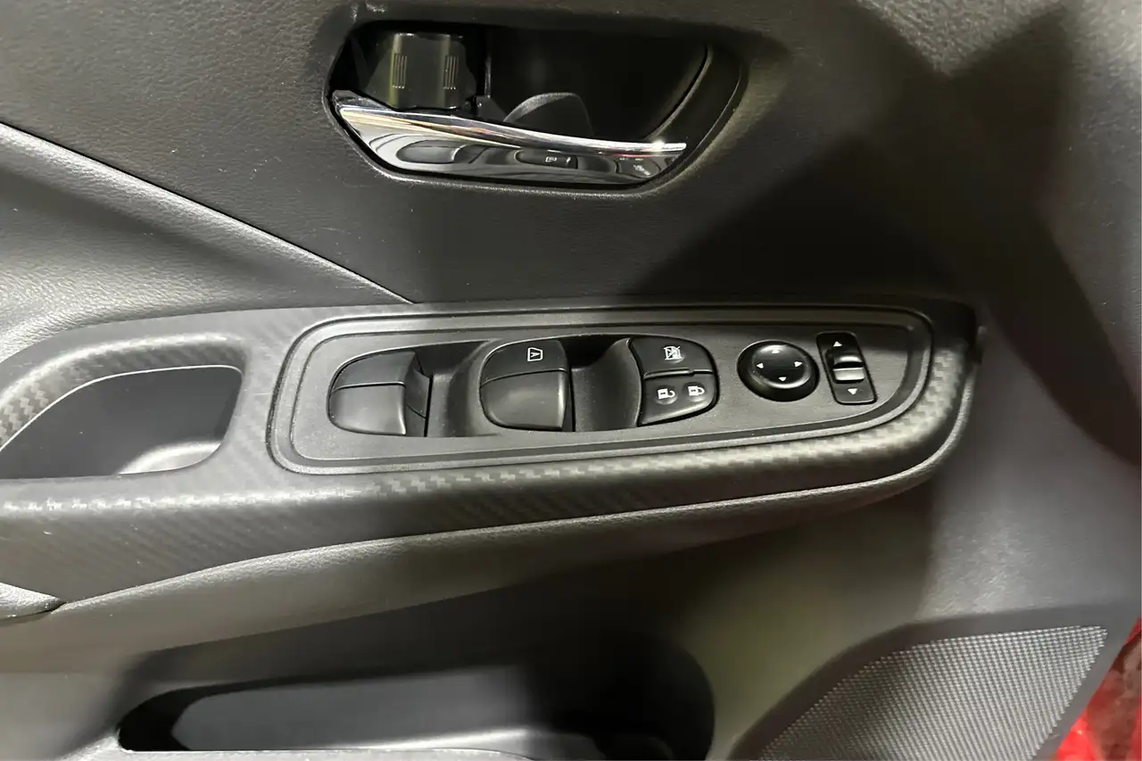 Nissan Versa снимка Nissan Versa