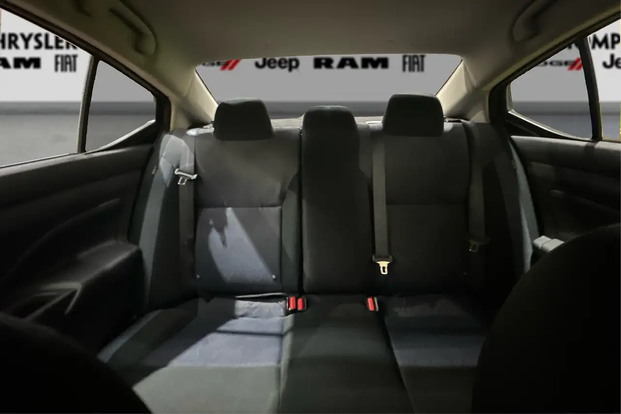 Nissan Versa снимка Nissan Versa