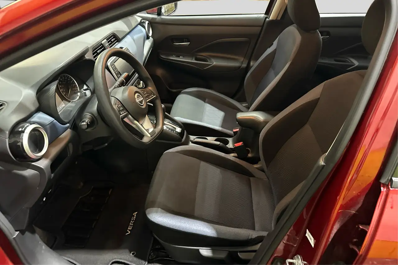 Nissan Versa снимка Nissan Versa