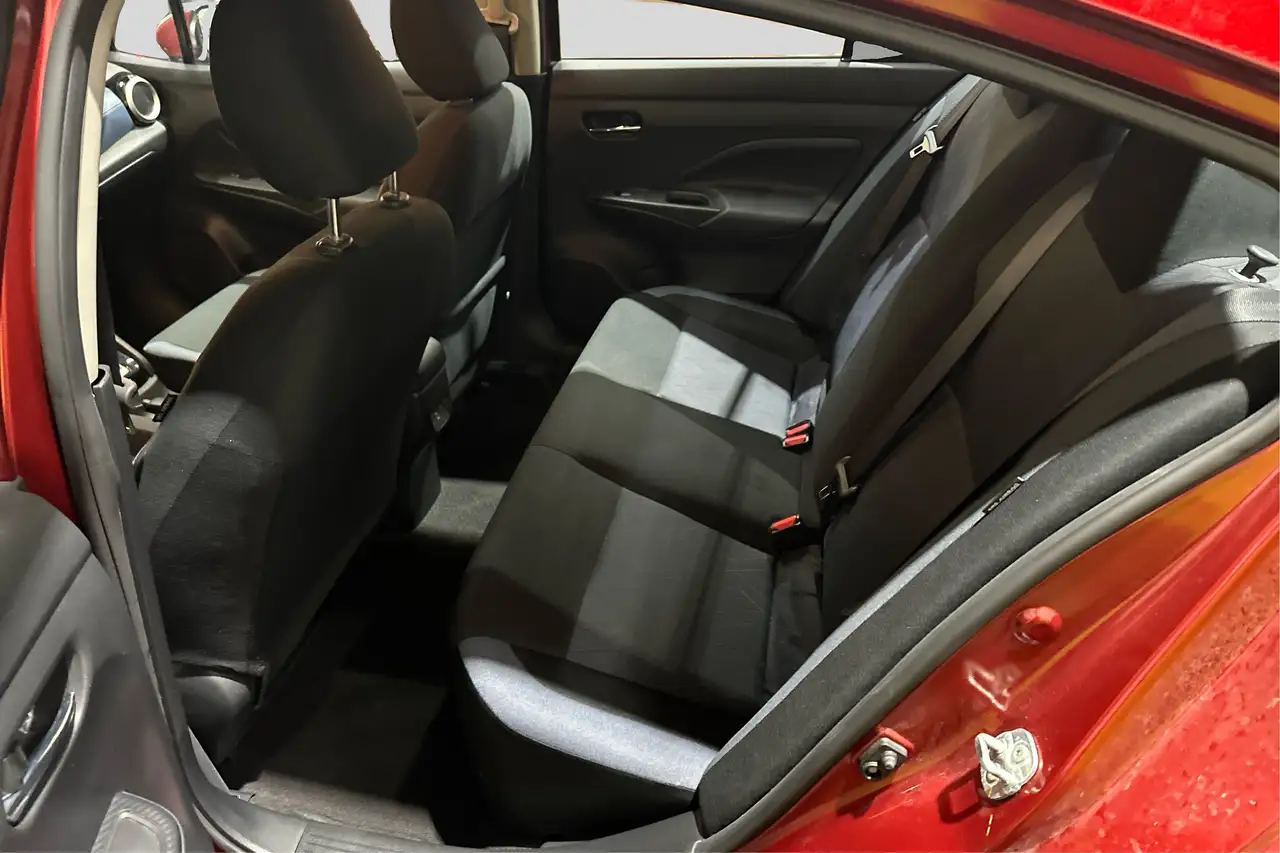Nissan Versa снимка Nissan Versa