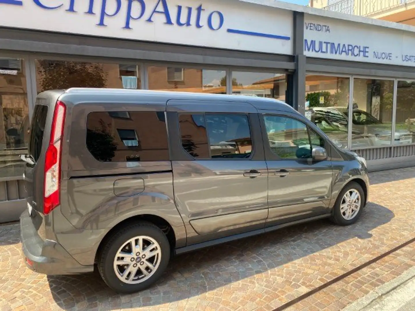 Ford Grand Tourneo Connect 1.5 TDCI Ecoblue Titanium - 7 Posti Grigio - 2