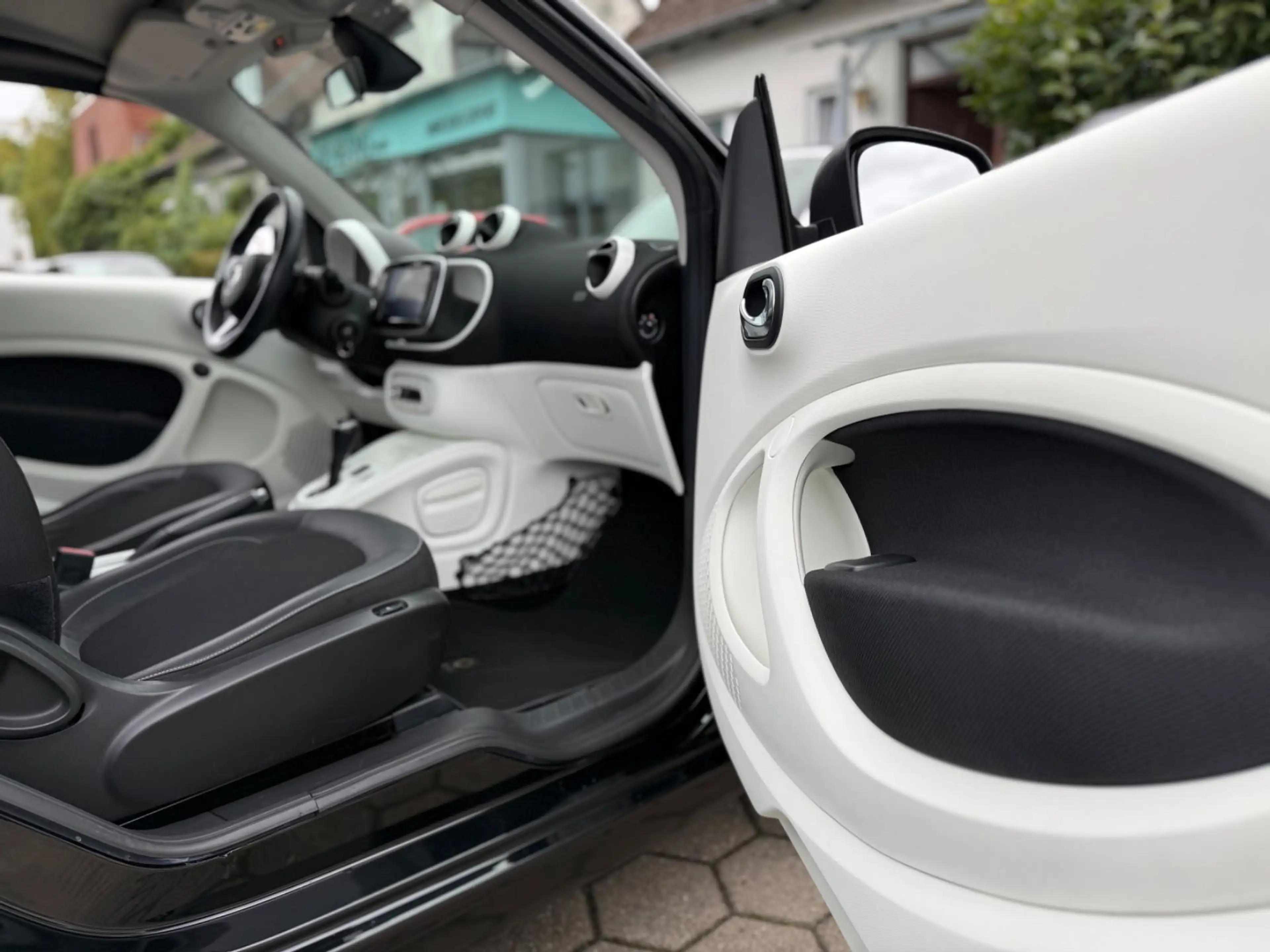 smart forTwo CABRIO BRABUS*NAVI*BLACK&WHITE*AUTOMATIK — photo 8
