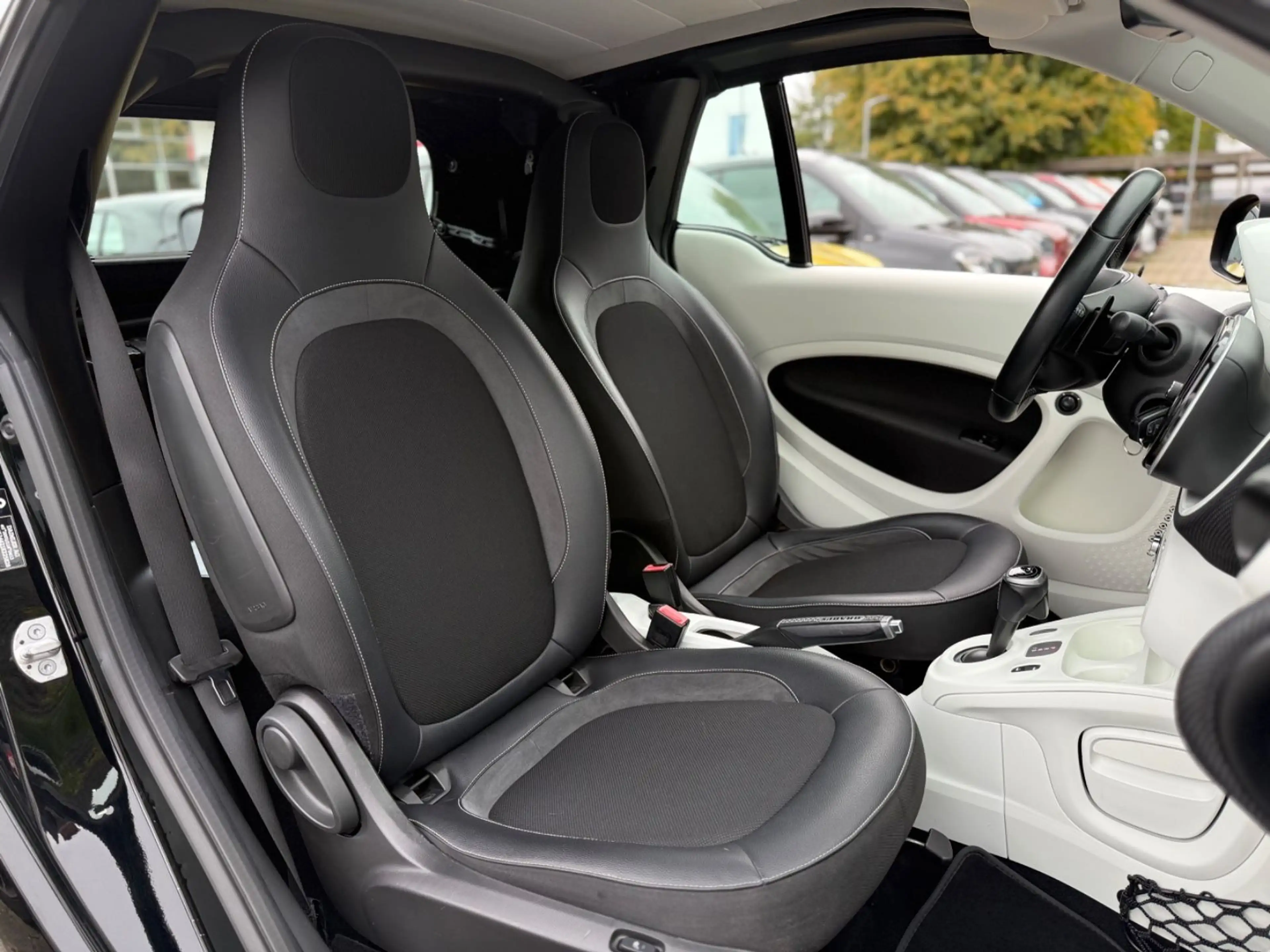 smart forTwo CABRIO BRABUS*NAVI*BLACK&WHITE*AUTOMATIK — photo 6
