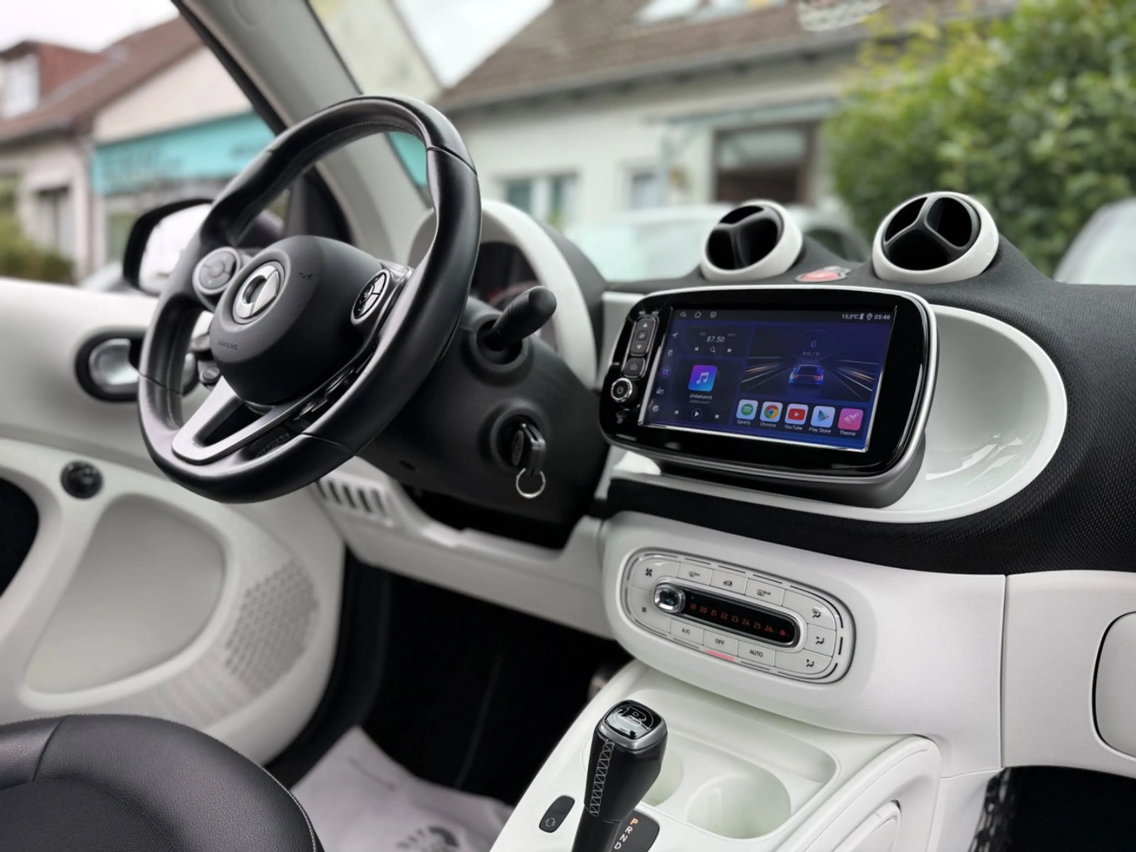 smart forTwo CABRIO BRABUS*NAVI*BLACK&WHITE*AUTOMATIK — photo 10