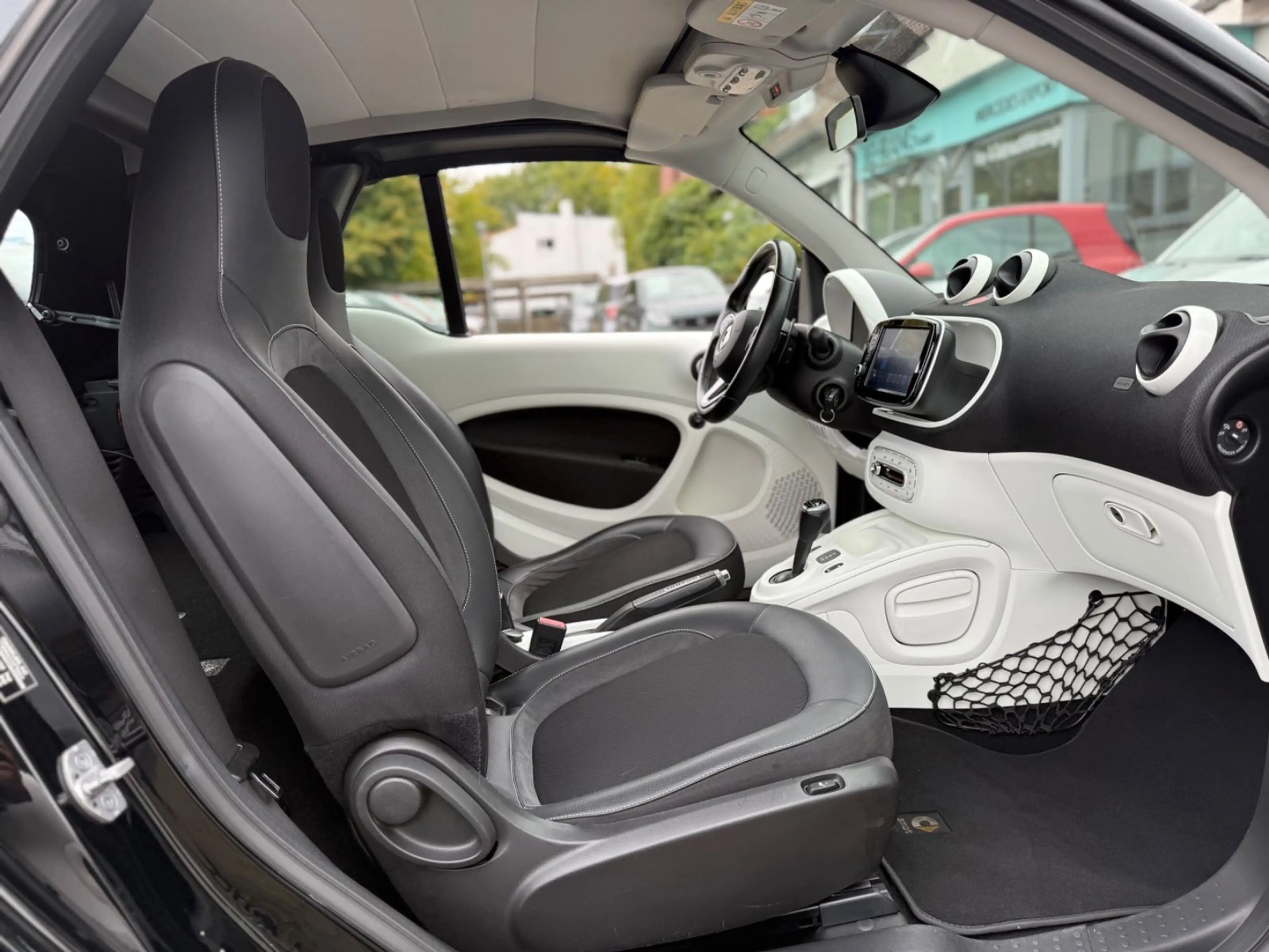 smart forTwo CABRIO BRABUS*NAVI*BLACK&WHITE*AUTOMATIK — photo 9