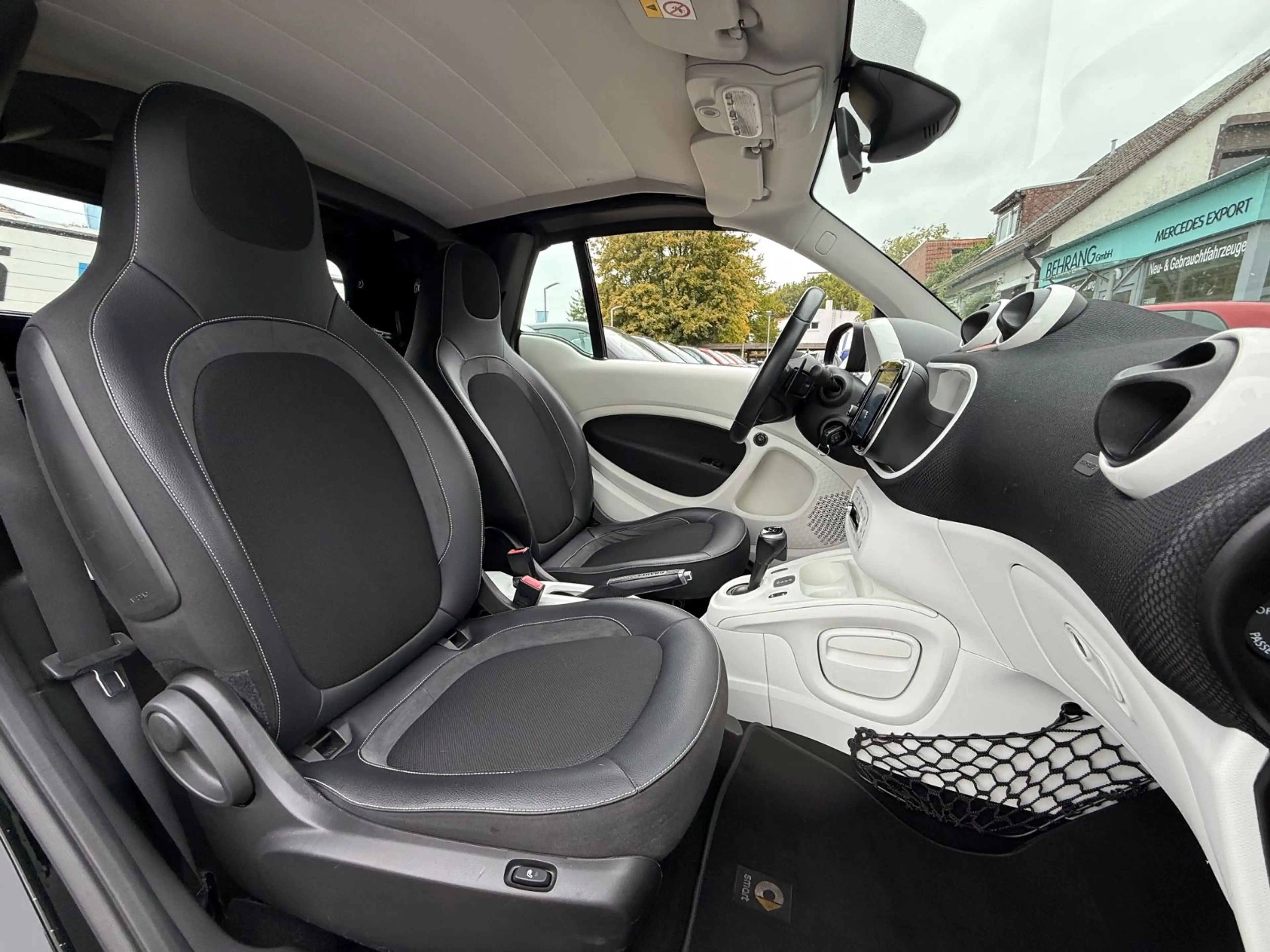 smart forTwo CABRIO BRABUS*NAVI*BLACK&WHITE*AUTOMATIK — photo 5