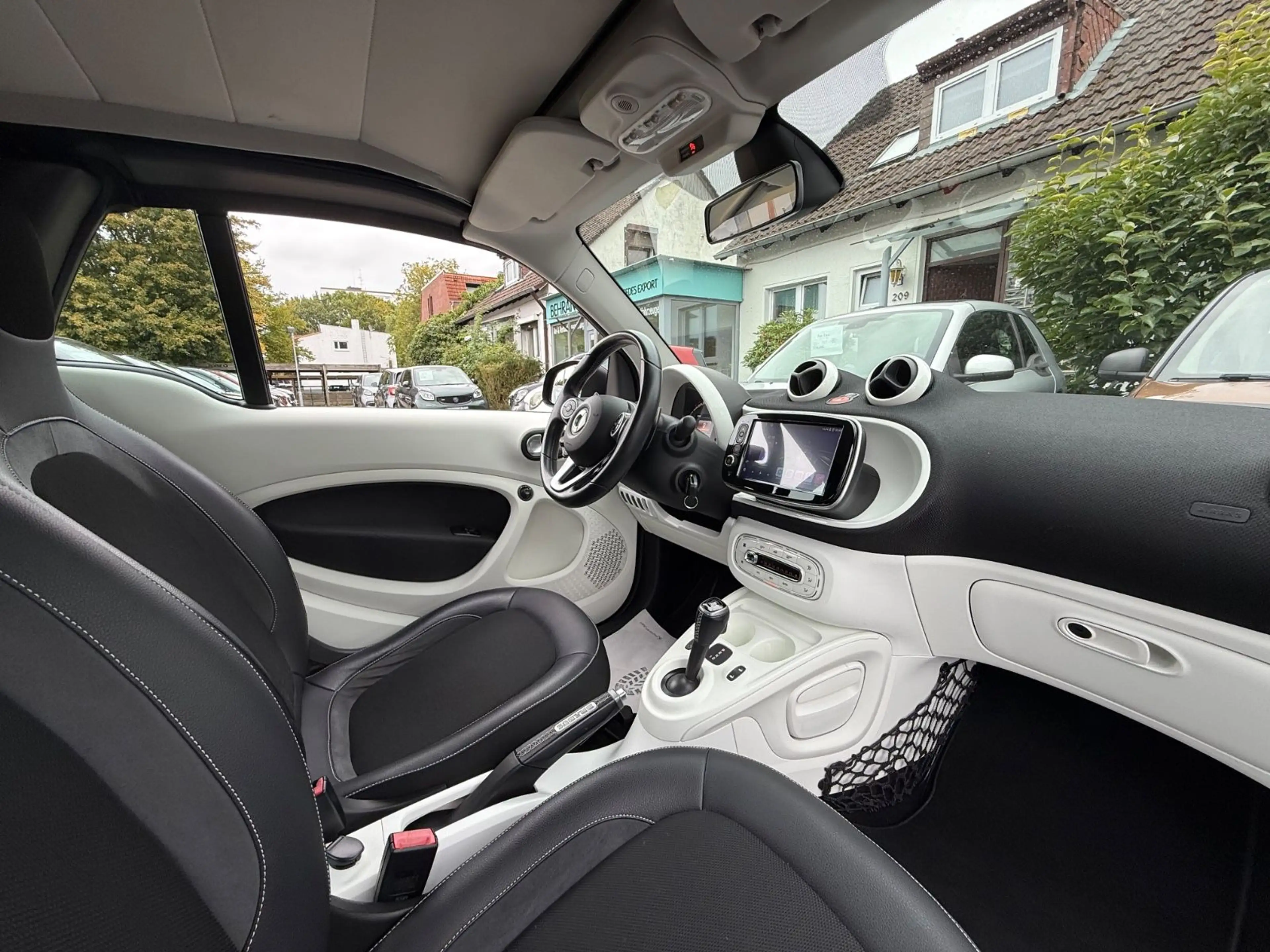 smart forTwo CABRIO BRABUS*NAVI*BLACK&WHITE*AUTOMATIK — photo 7