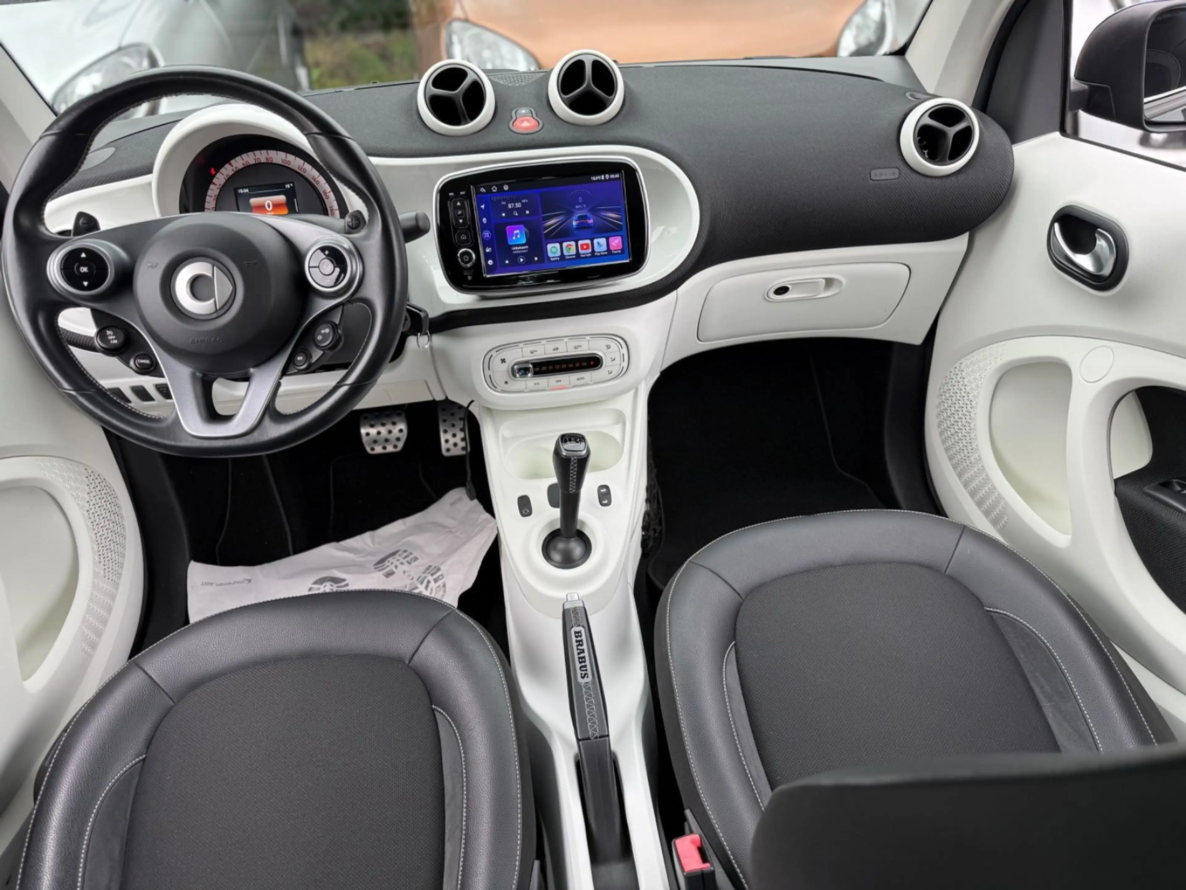 smart forTwo CABRIO BRABUS*NAVI*BLACK&WHITE*AUTOMATIK — photo 13