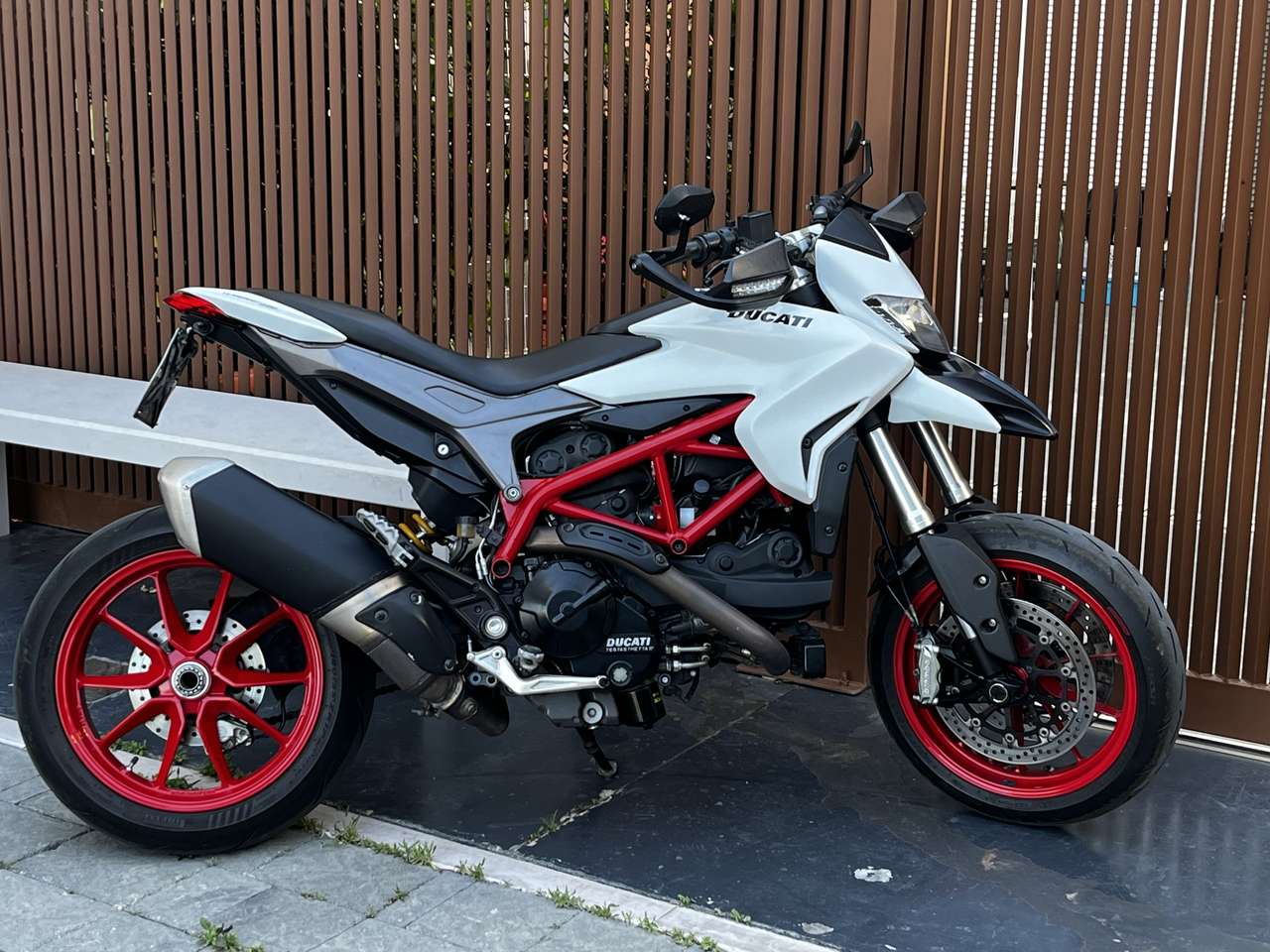Ducati Hypermotard 939