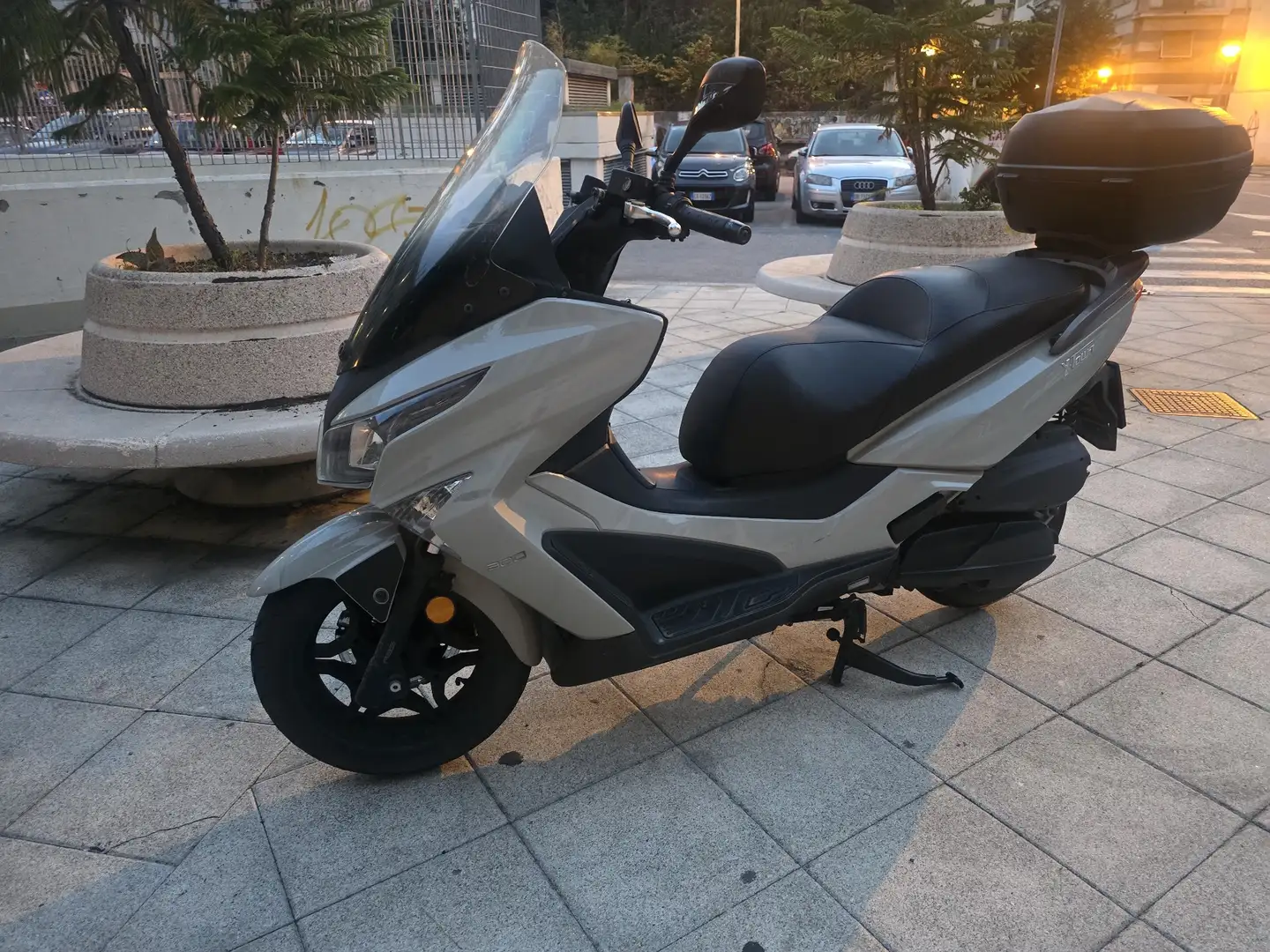 Kymco X-Town Beige - 1