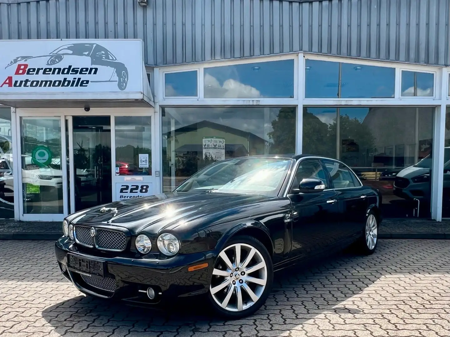 Jaguar XJ 2.7D SOVEREIGN FINAL EDITION/1.HD/SCHIEBEDACH Noir - 1